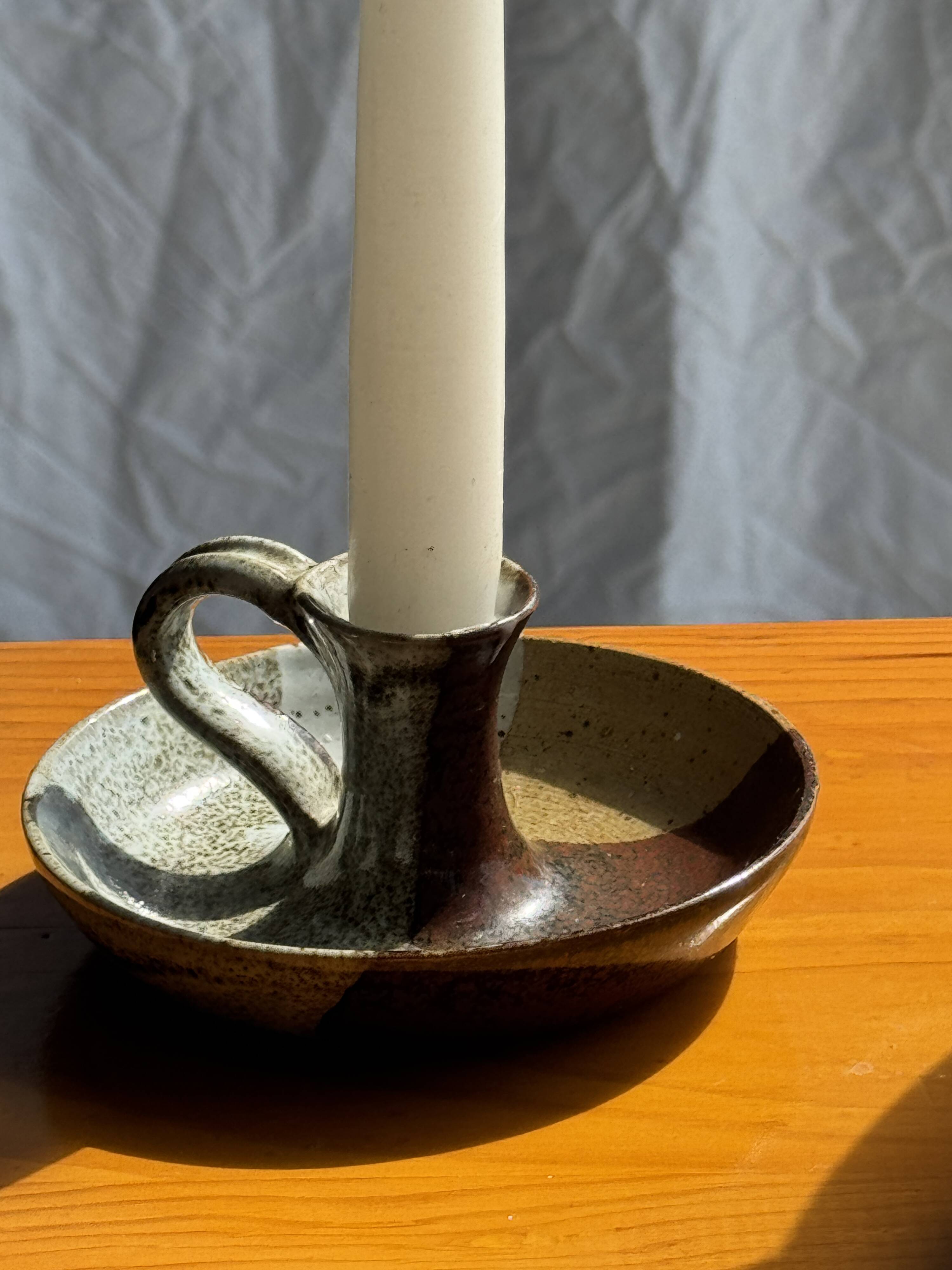 Small hand-held candle holder in two-tone brown and gray stoneware H6.5