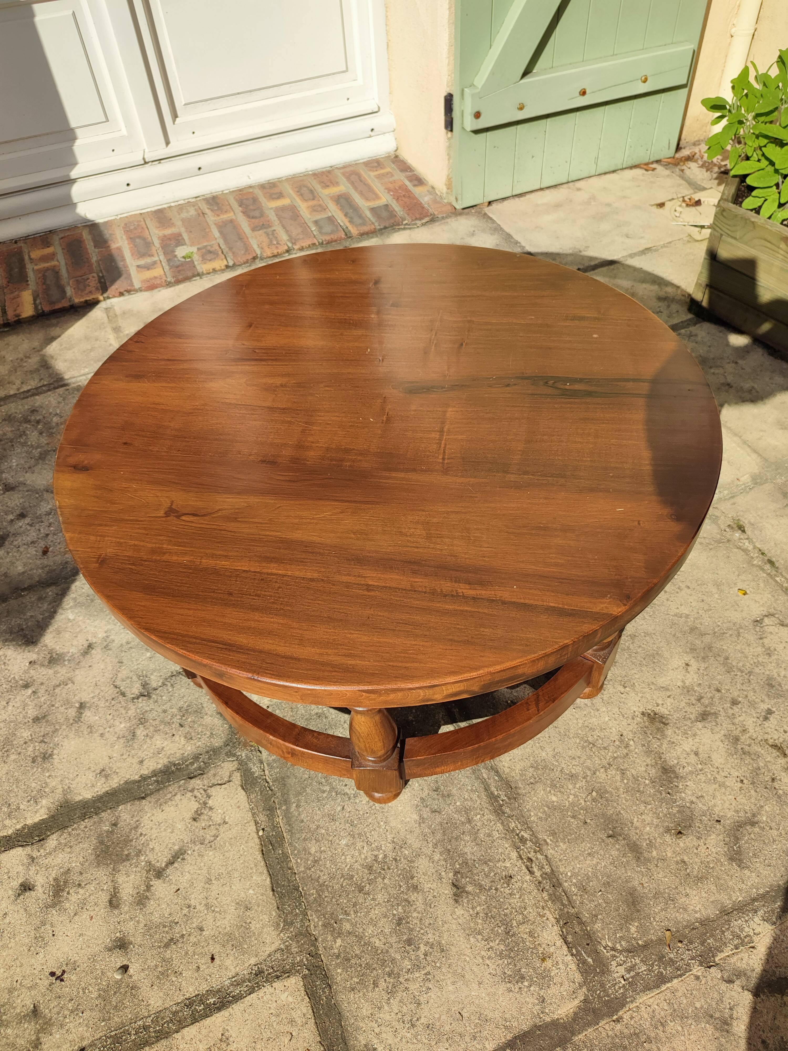 Round coffee table in solid walnut; diameter 80 cm