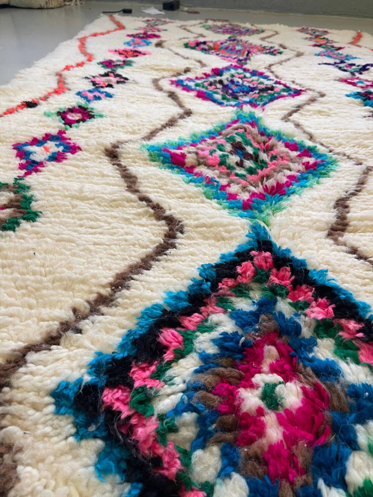 Moroccan Berber rug in cream wool with multicoloured diamonds – 250 × 147 cm