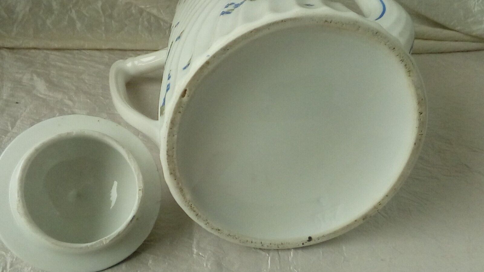 Coffee maker pouring porcelain twisted decot blueberry barbel