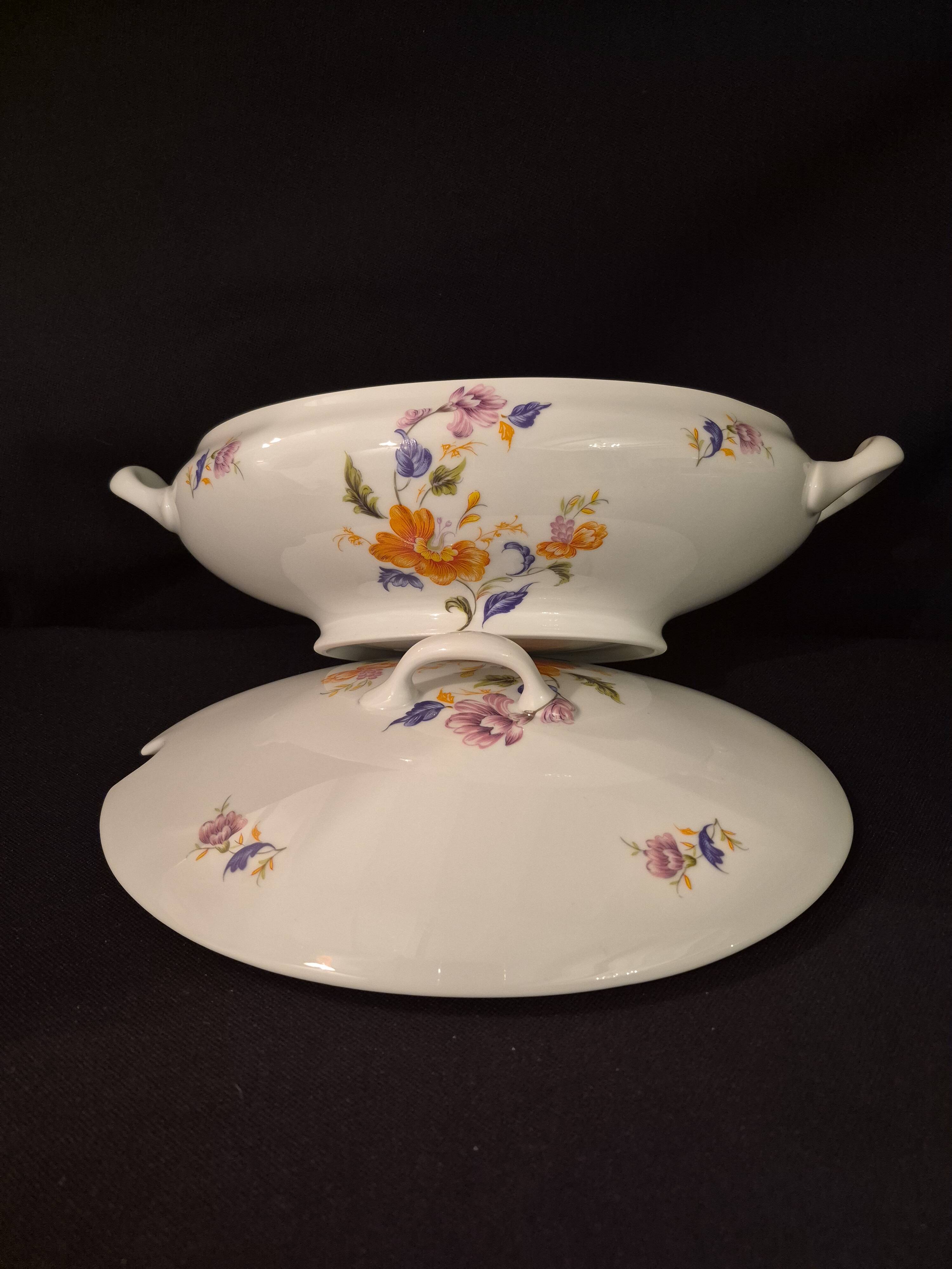 Oval soup tureen in Limoges porcelain, Salmon and Co (A525)