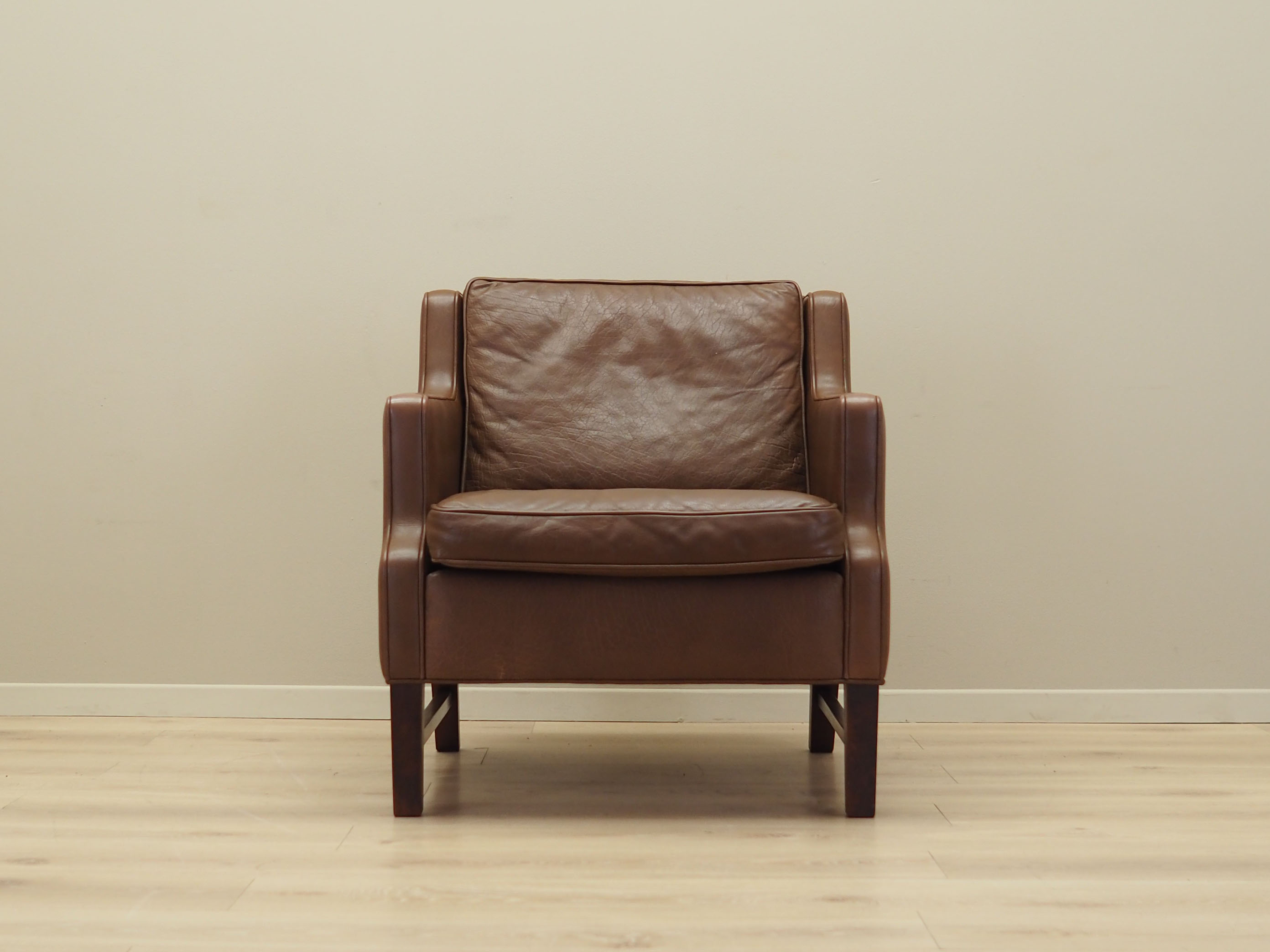 Fauteuil en cuir marron, design danois, années 1960, production: Danemark