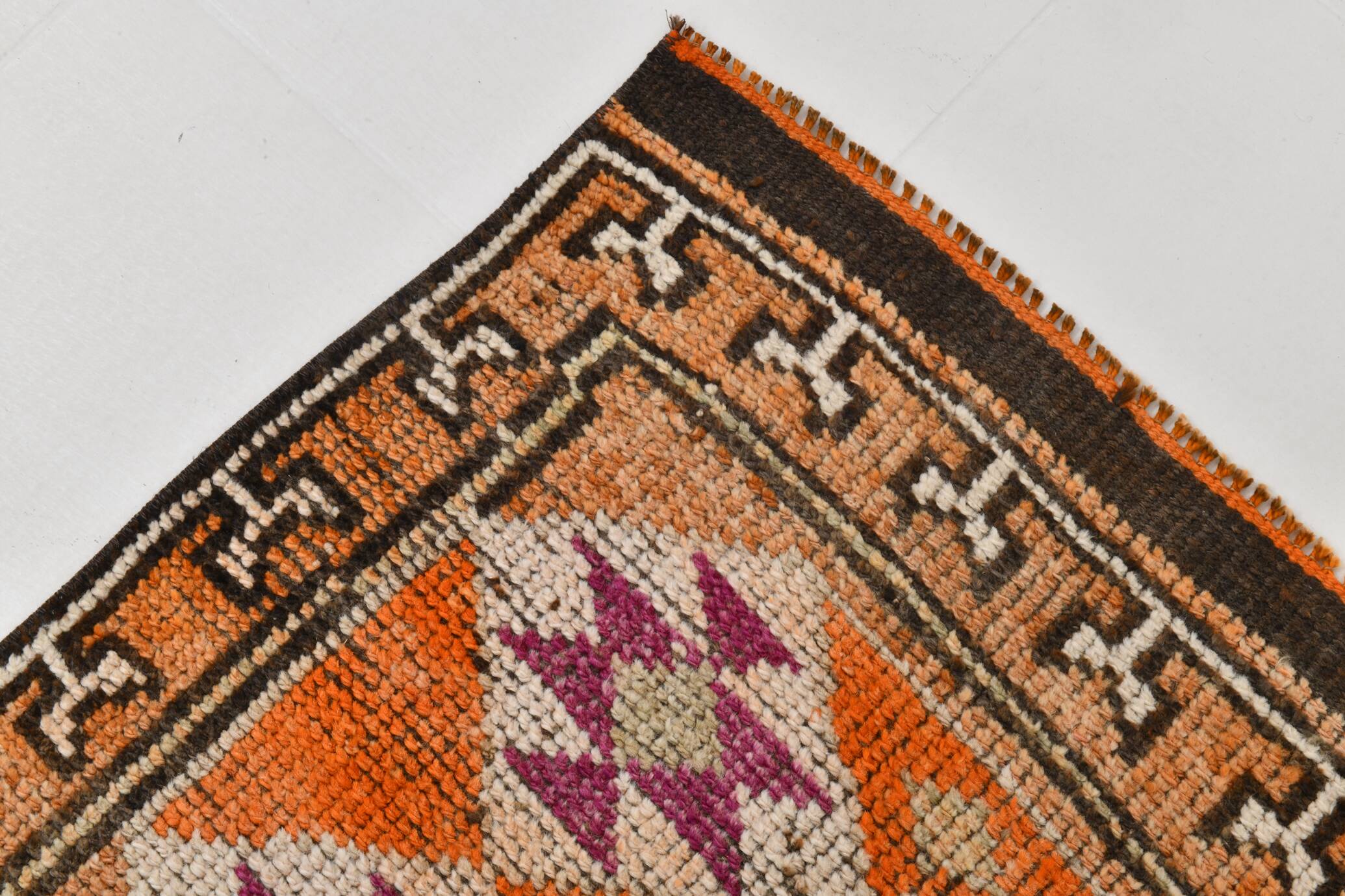Rare Tapis Runner Vintage Anatolien, Tons Orange et Violet, Fait Main