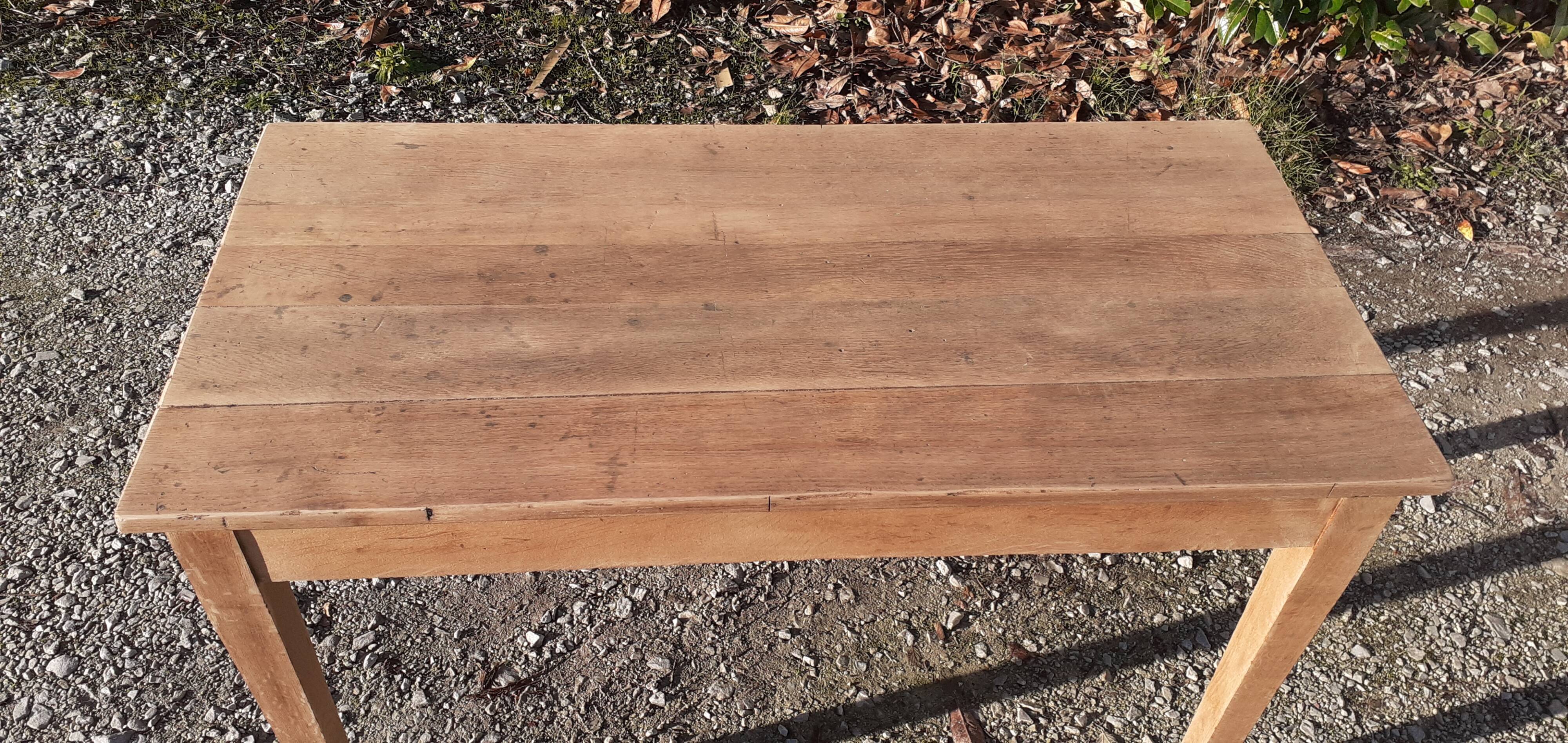 Table de ferme en chêne pieds fuselé bois brut