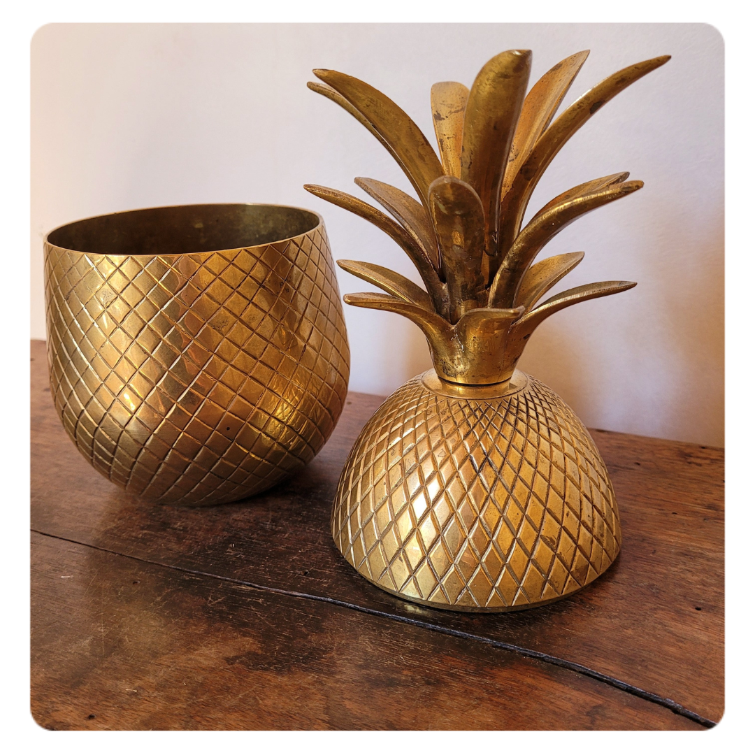 Pineapple shaped covered pot
