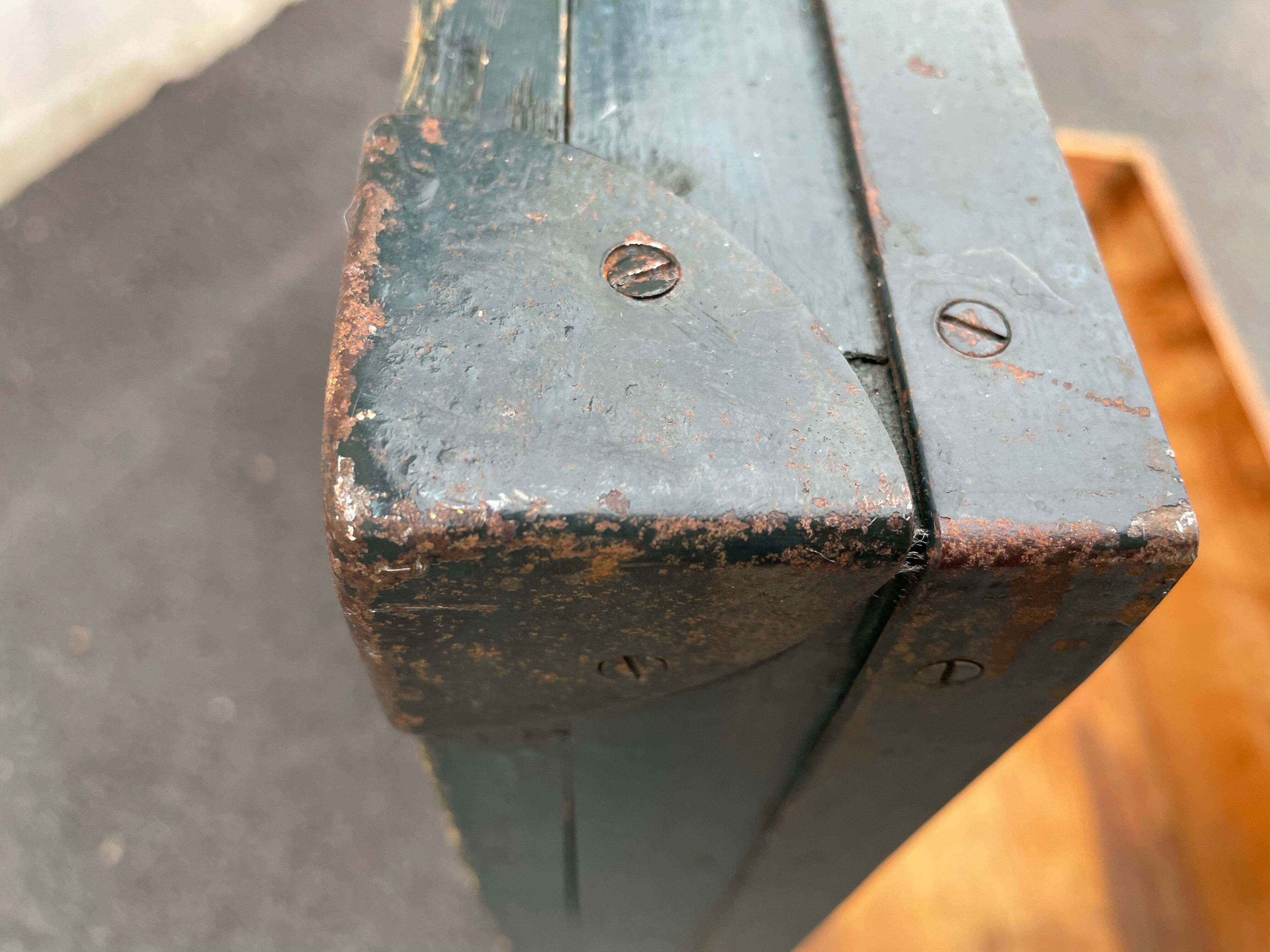 Painted wooden trunk L83 X H37 X P56