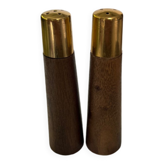 Salt shaker / wooden pepper shaker