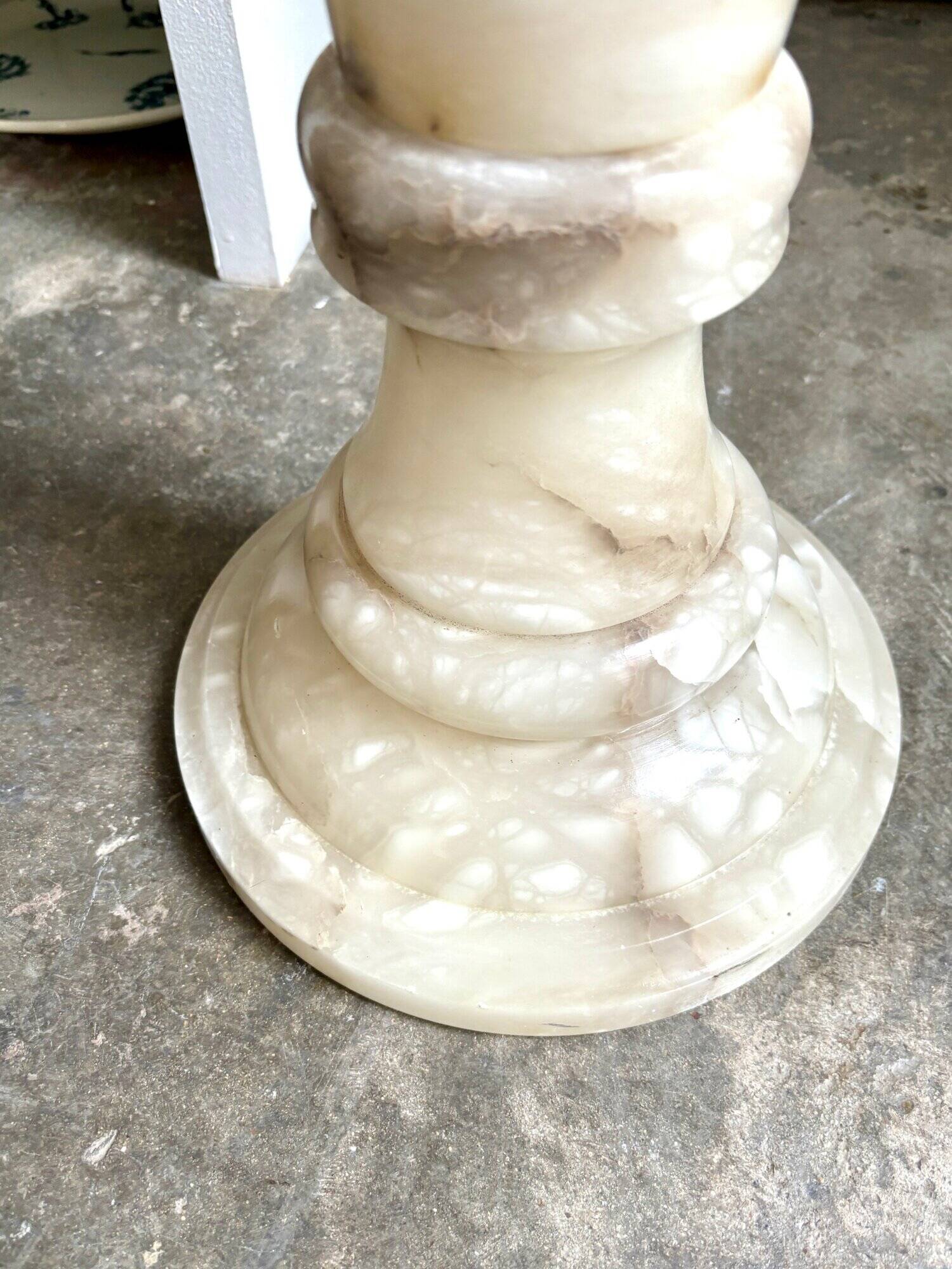 Column, alabaster saddle