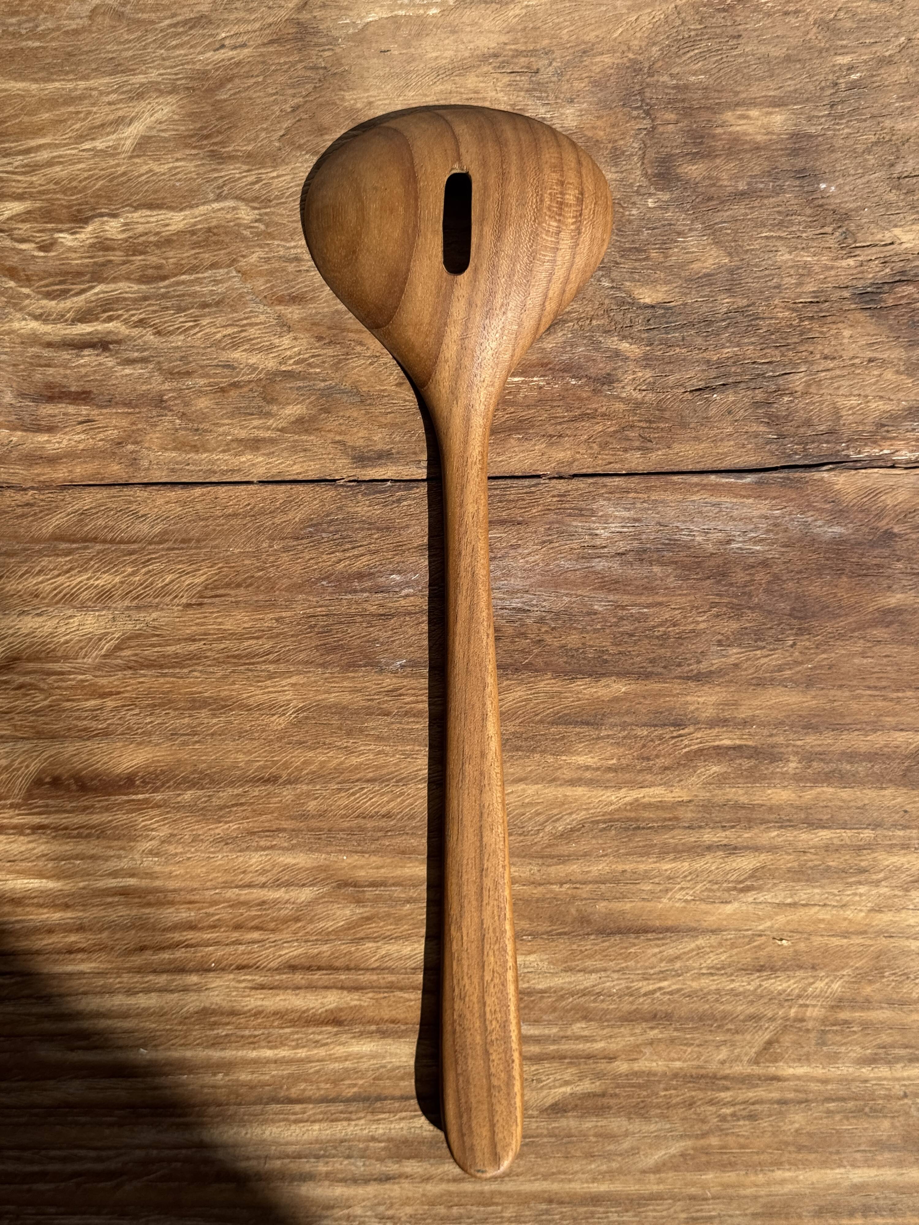 Salad server or large teak spoon in oval openwork shape L30 D9