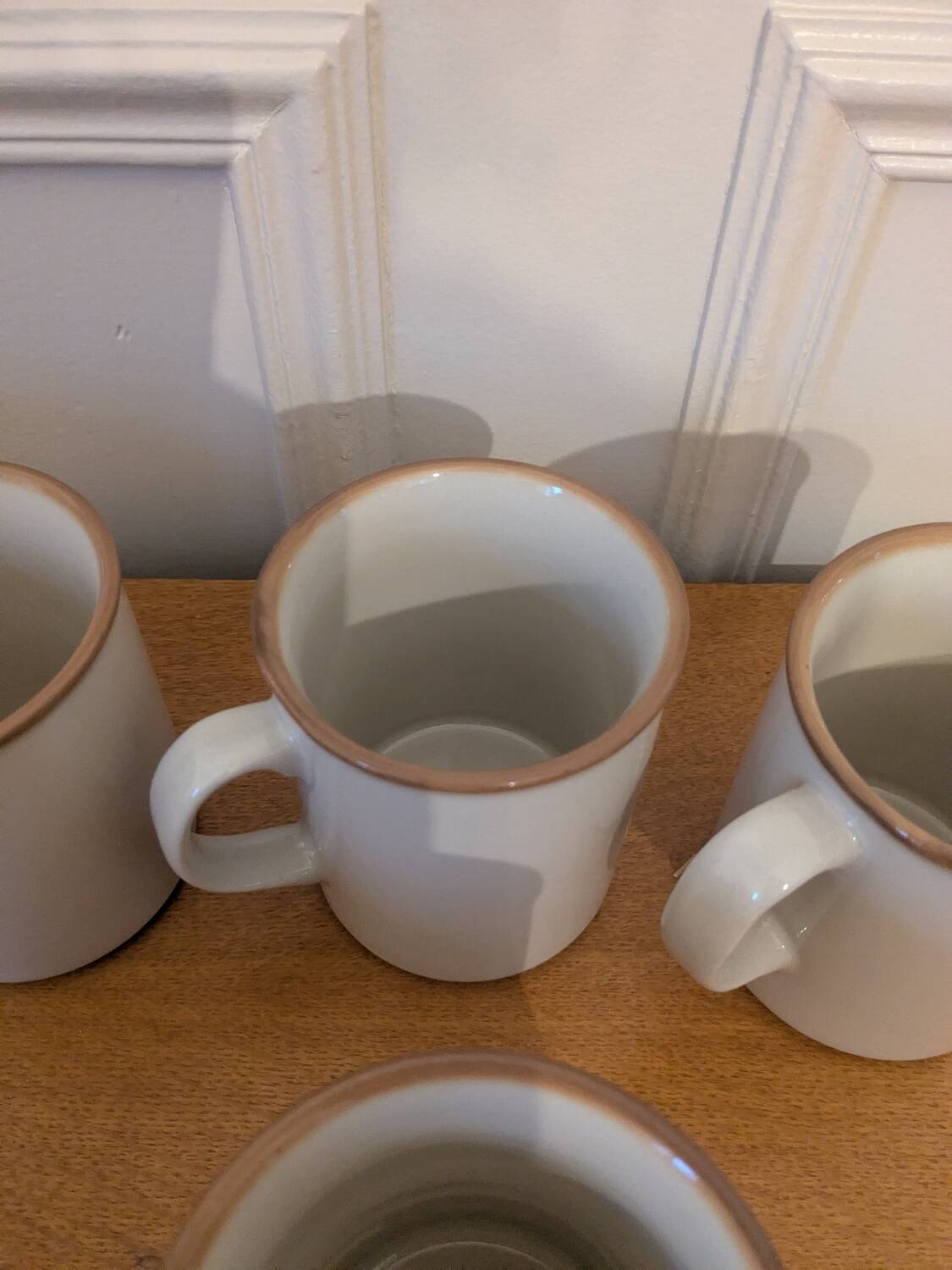 Six mugs en céramique