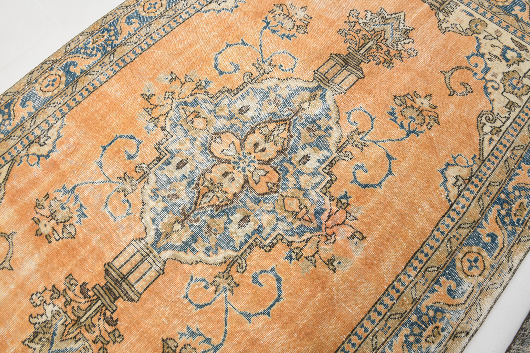 6x9 Antique Turkish Vintage Rug, 180x285Cm