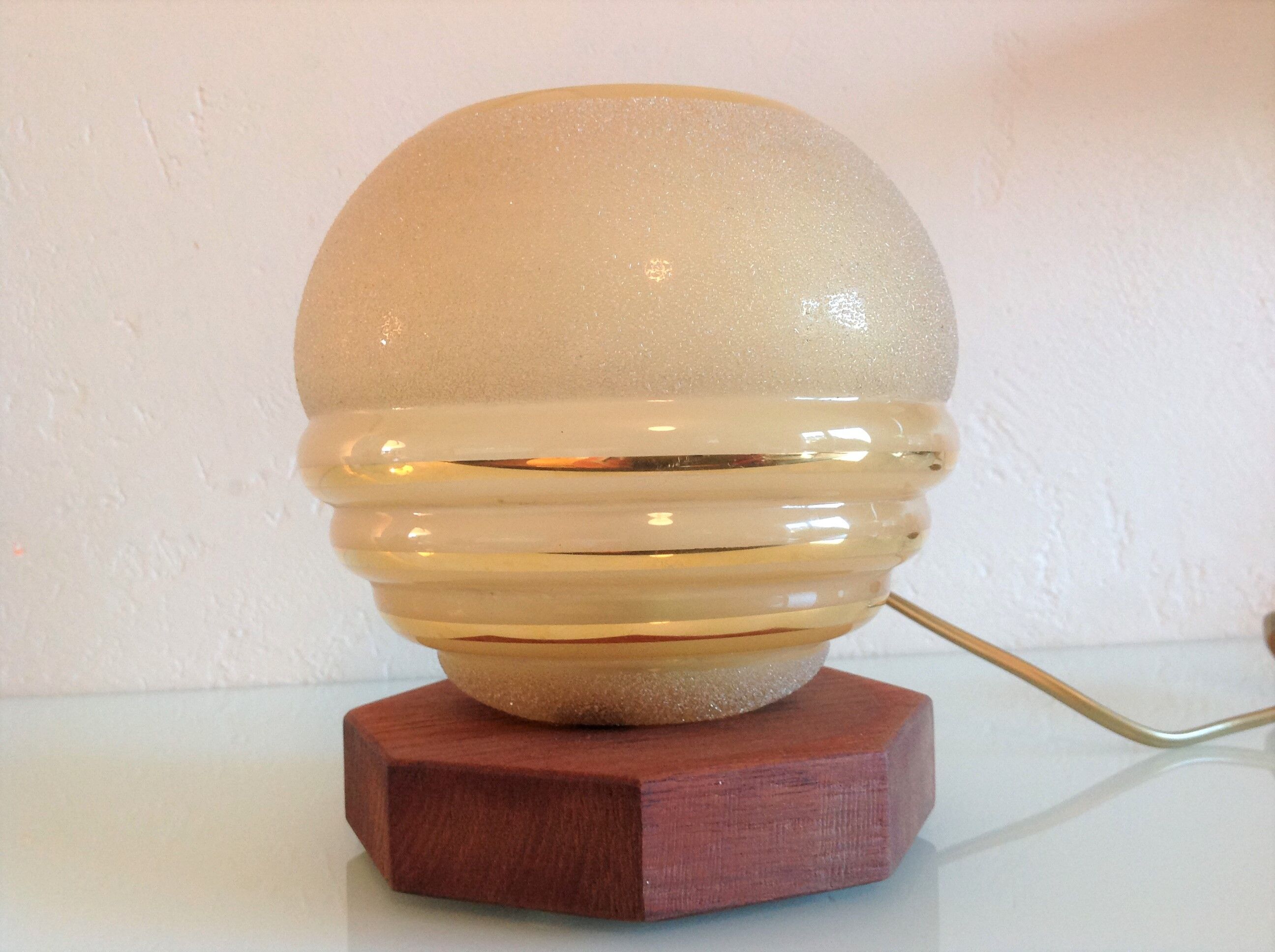 Bedside lamp globe in beige granite glass art deco style