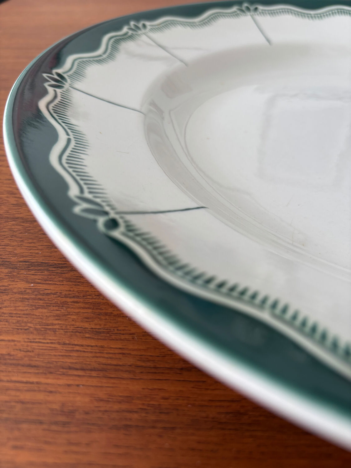 Round plate Digoin Sarreguemines Pascal green – vintage serving plate