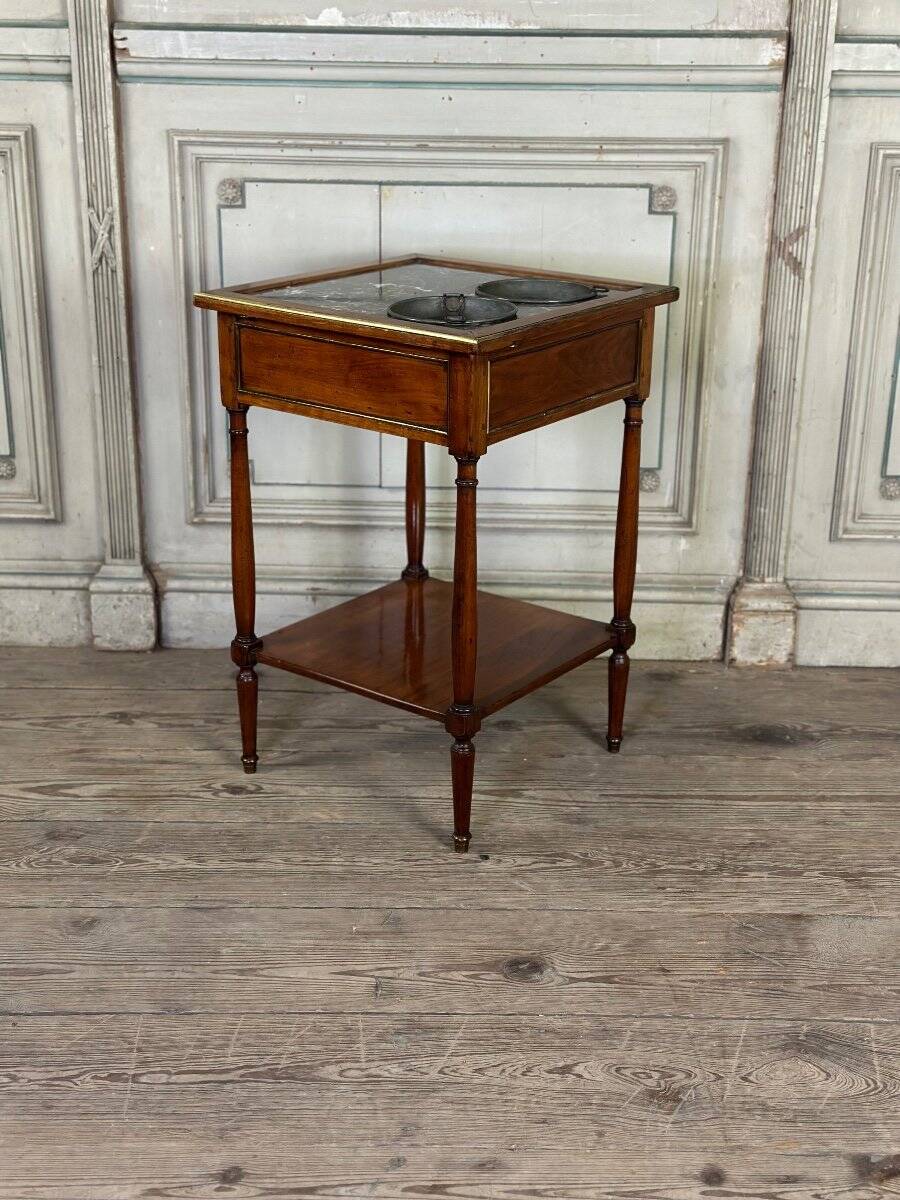 Refreshment table in mahogany, grey marble top, two zinc buckets, 18th century.