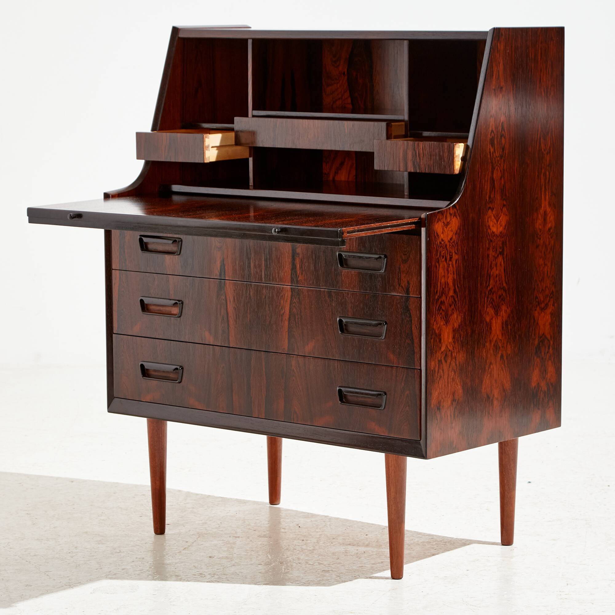 Bureau en palissandre restauré par arne wahl iversen pour vinde møbelfabrik