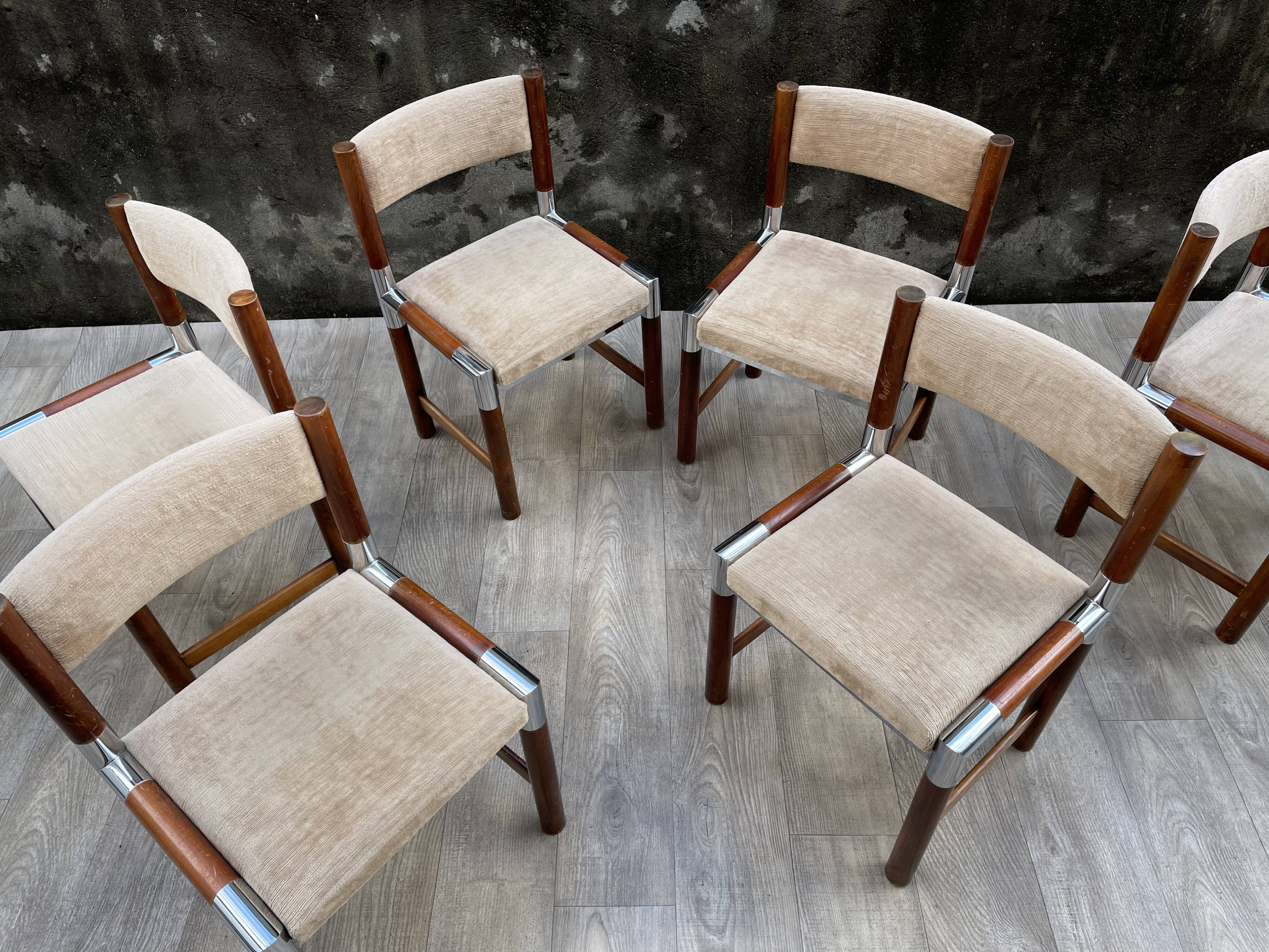6 vintage chairs in wood, metal and fabric