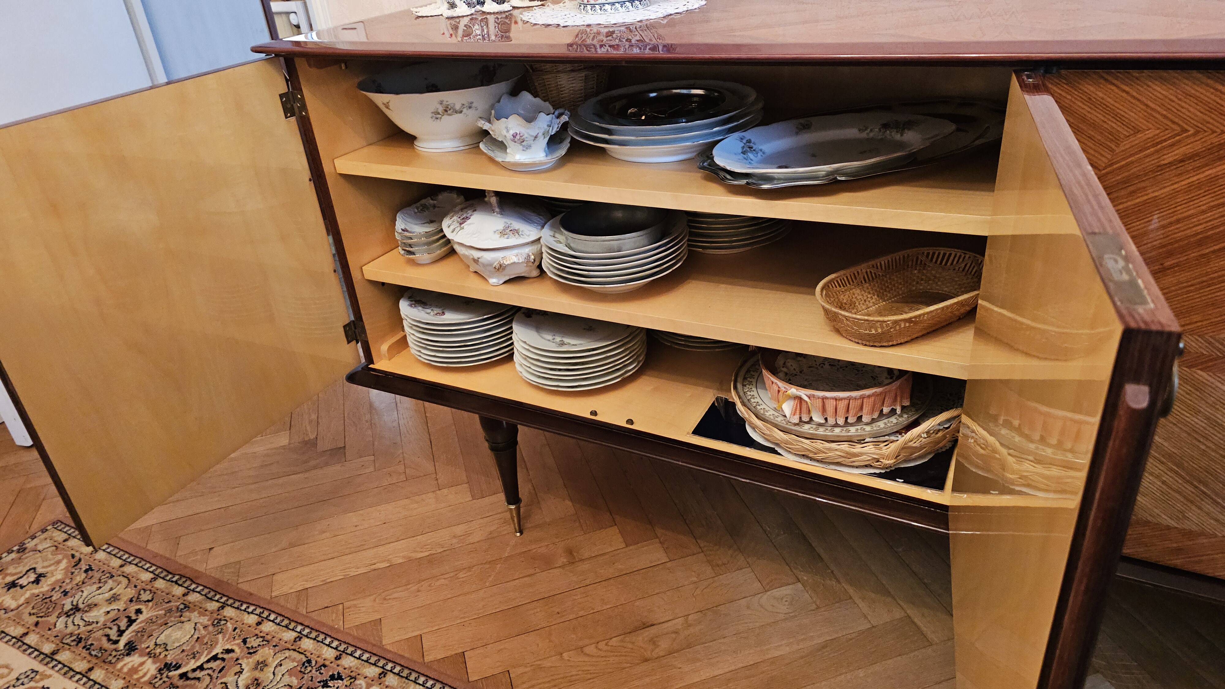 Buffet in rosewood and sycamore