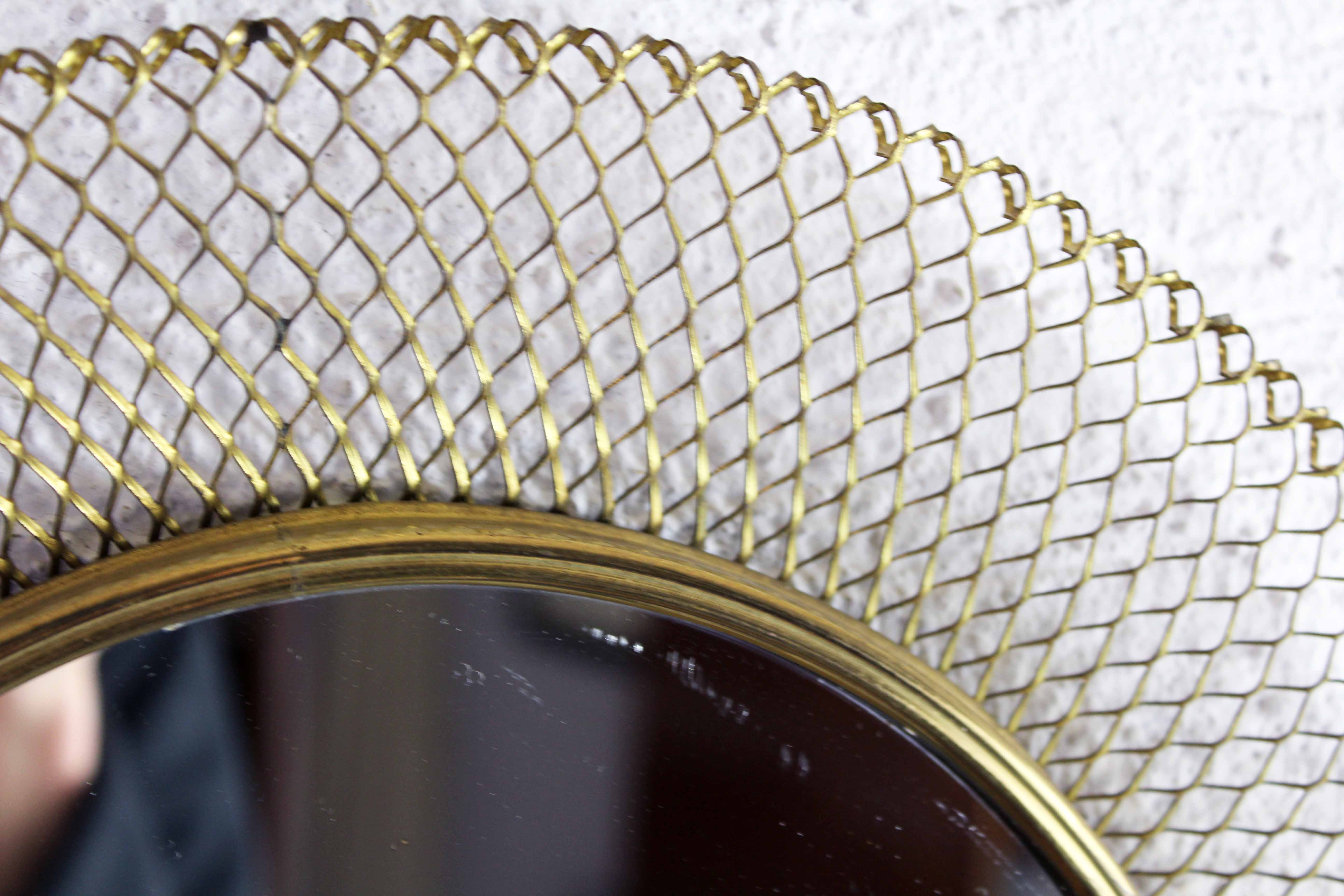 Vintage round mirror in gilded metal