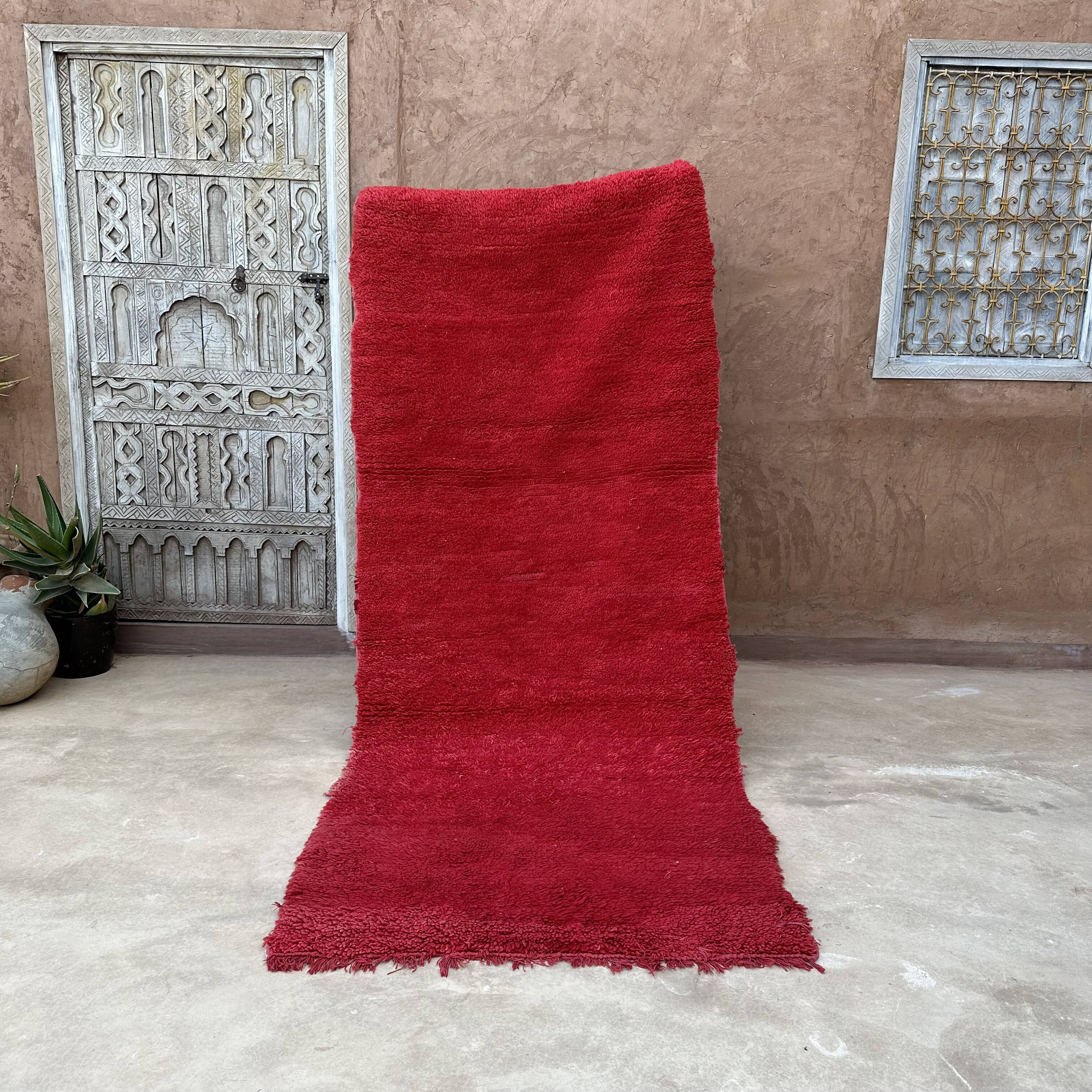 Tapis Marocain Beni Mguild rouge - 253 x 110 cm.
