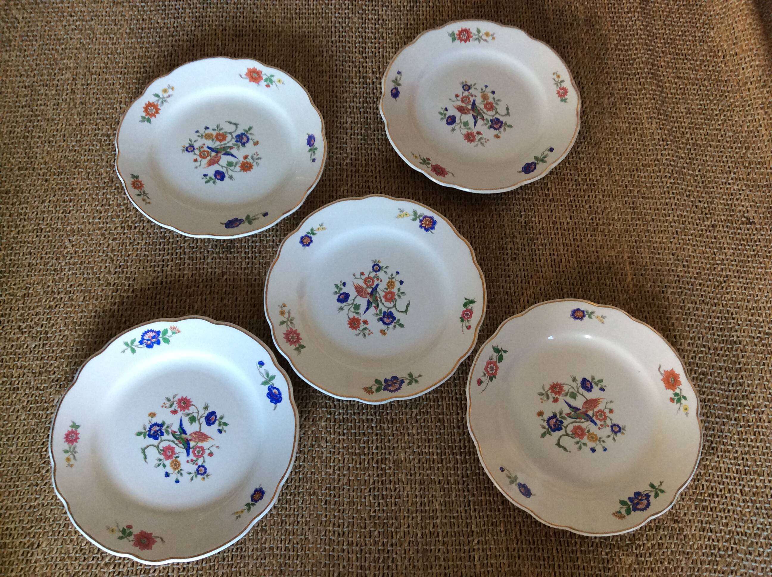 5 assiettes plates
