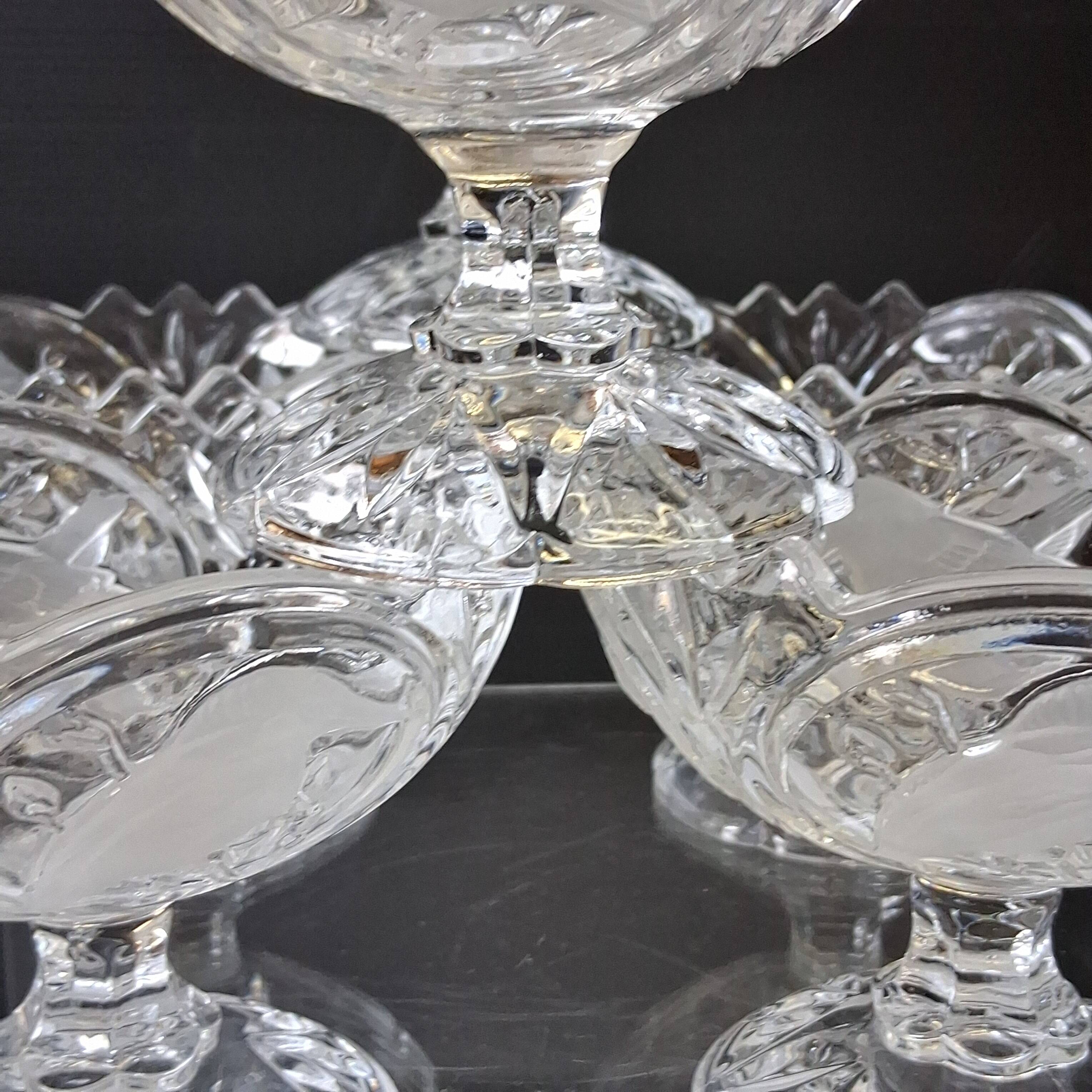 6 glass ice cream bowls in very good condition
