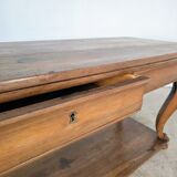 silk table in walnut from the Restoration period