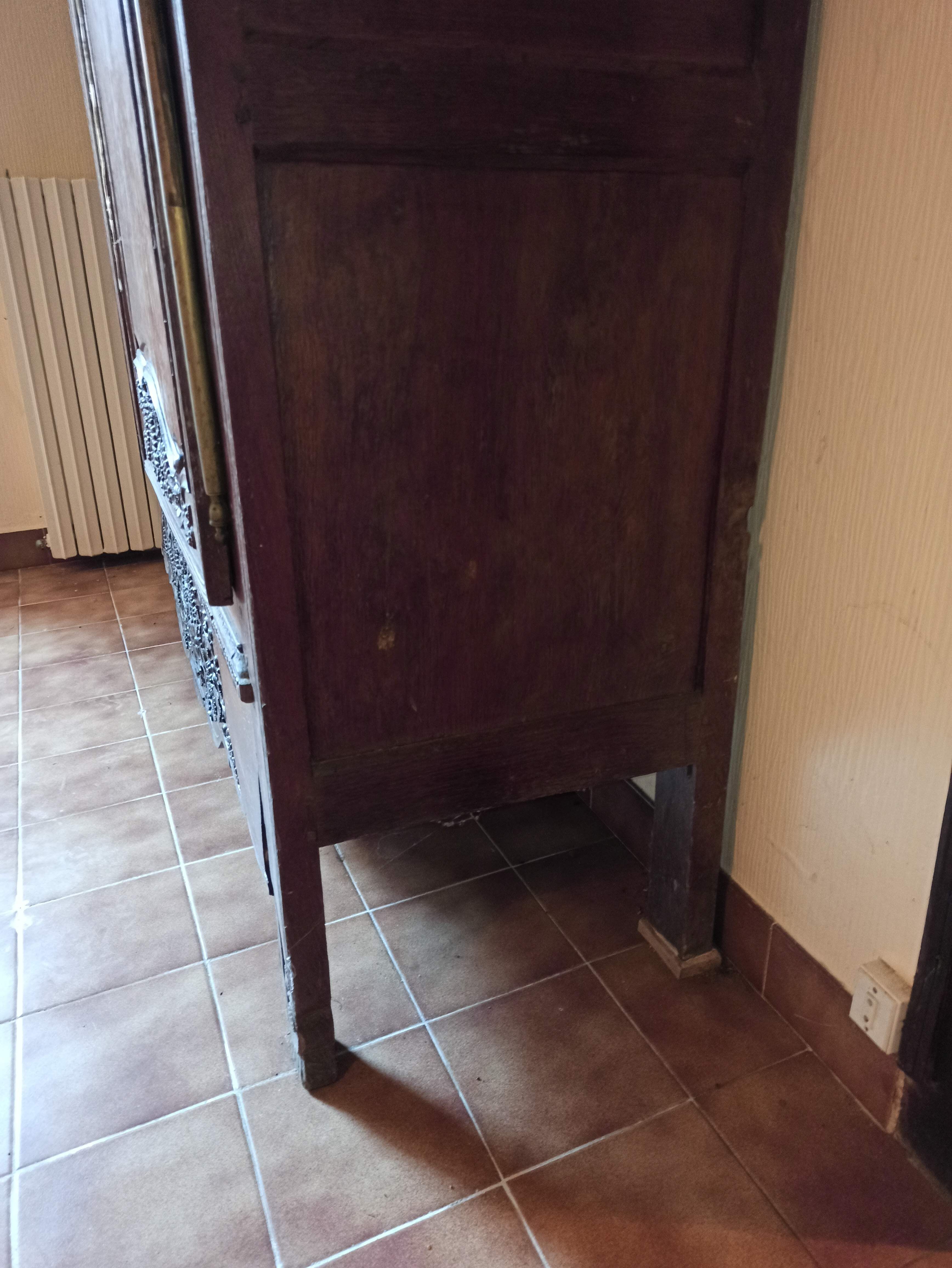 Norman wardrobe in oak Solid basket bouquet of flowers