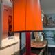 Lampe de table le tanneur en cuir bordeaux – design français – 65 cm