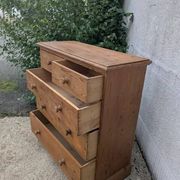 English-style chest of drawers