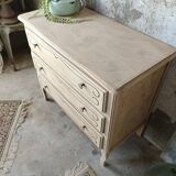 Wooden chest of drawers