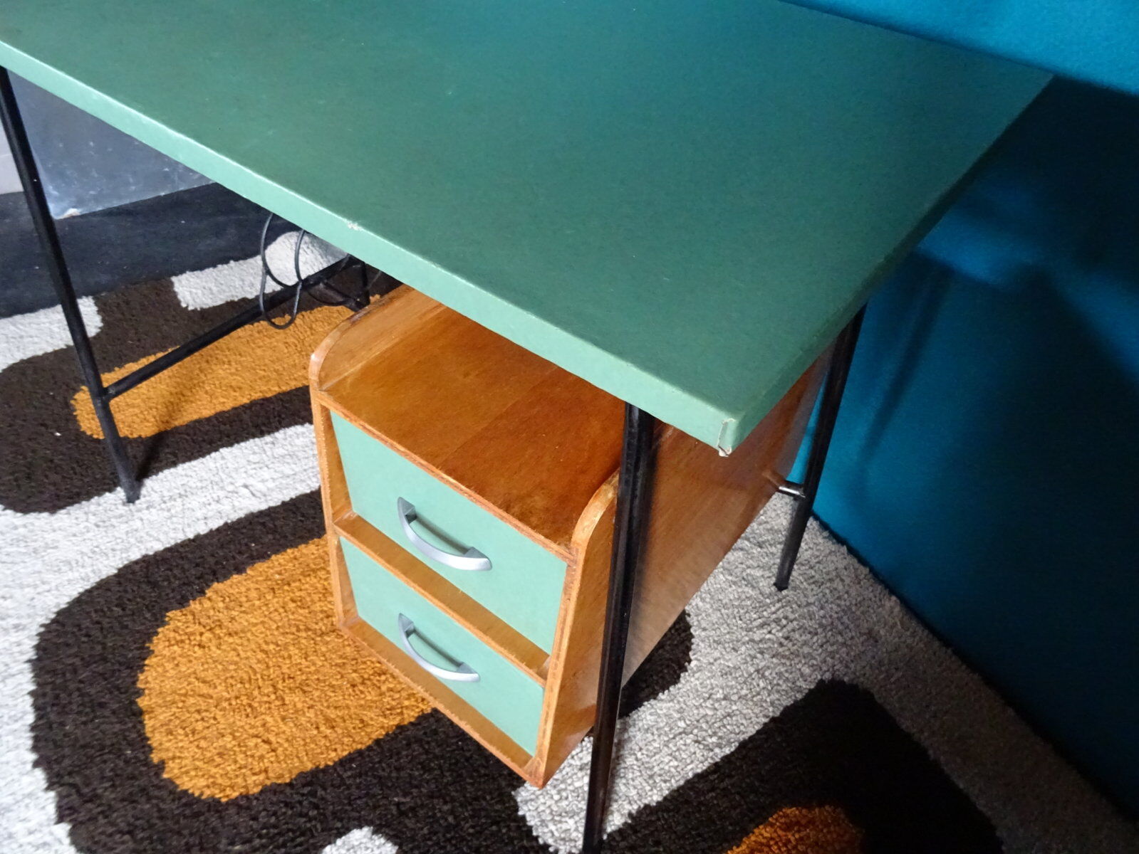 Desk hanging drawers and chair