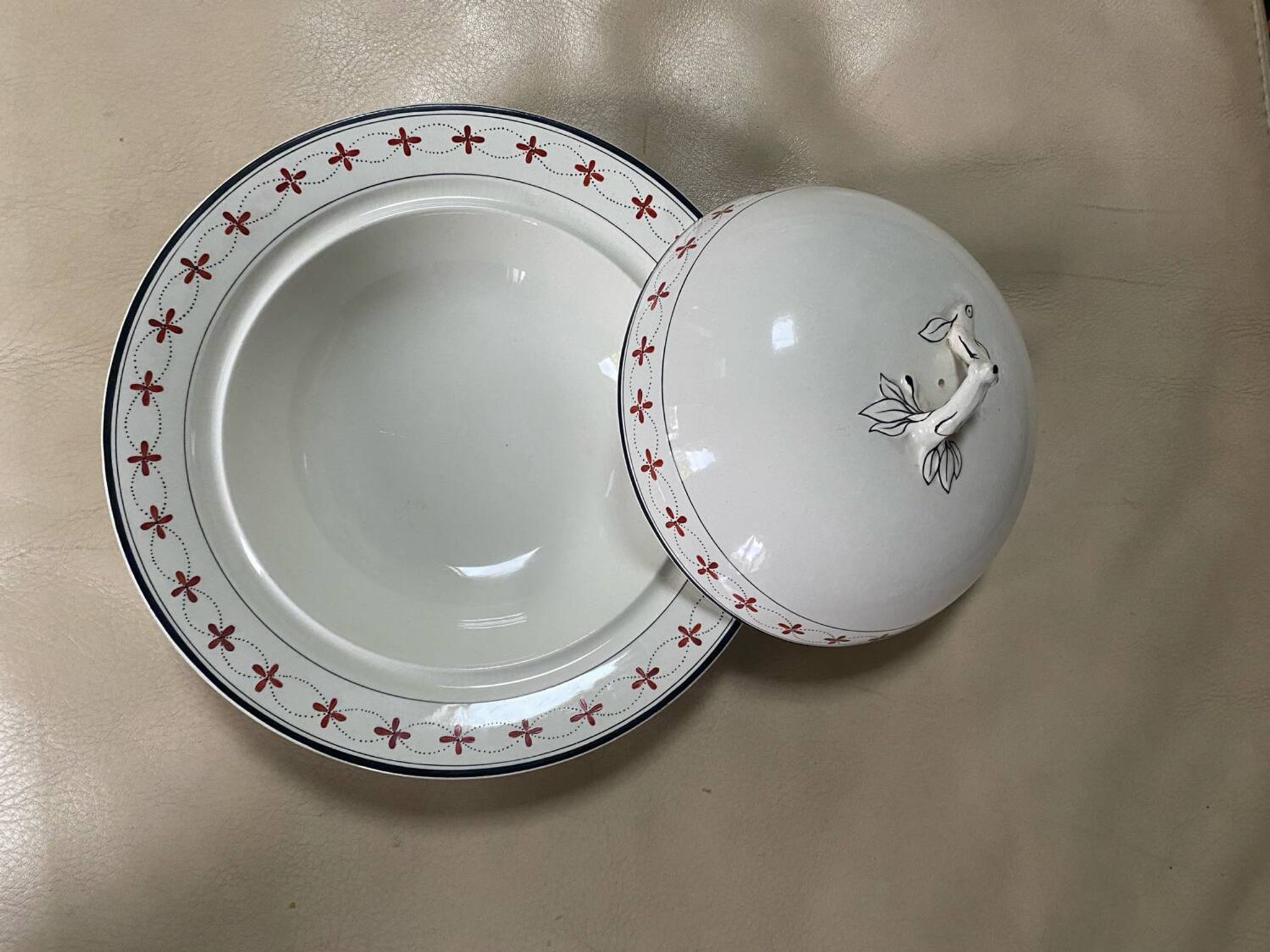 Plat cloche Wedgwood ancien