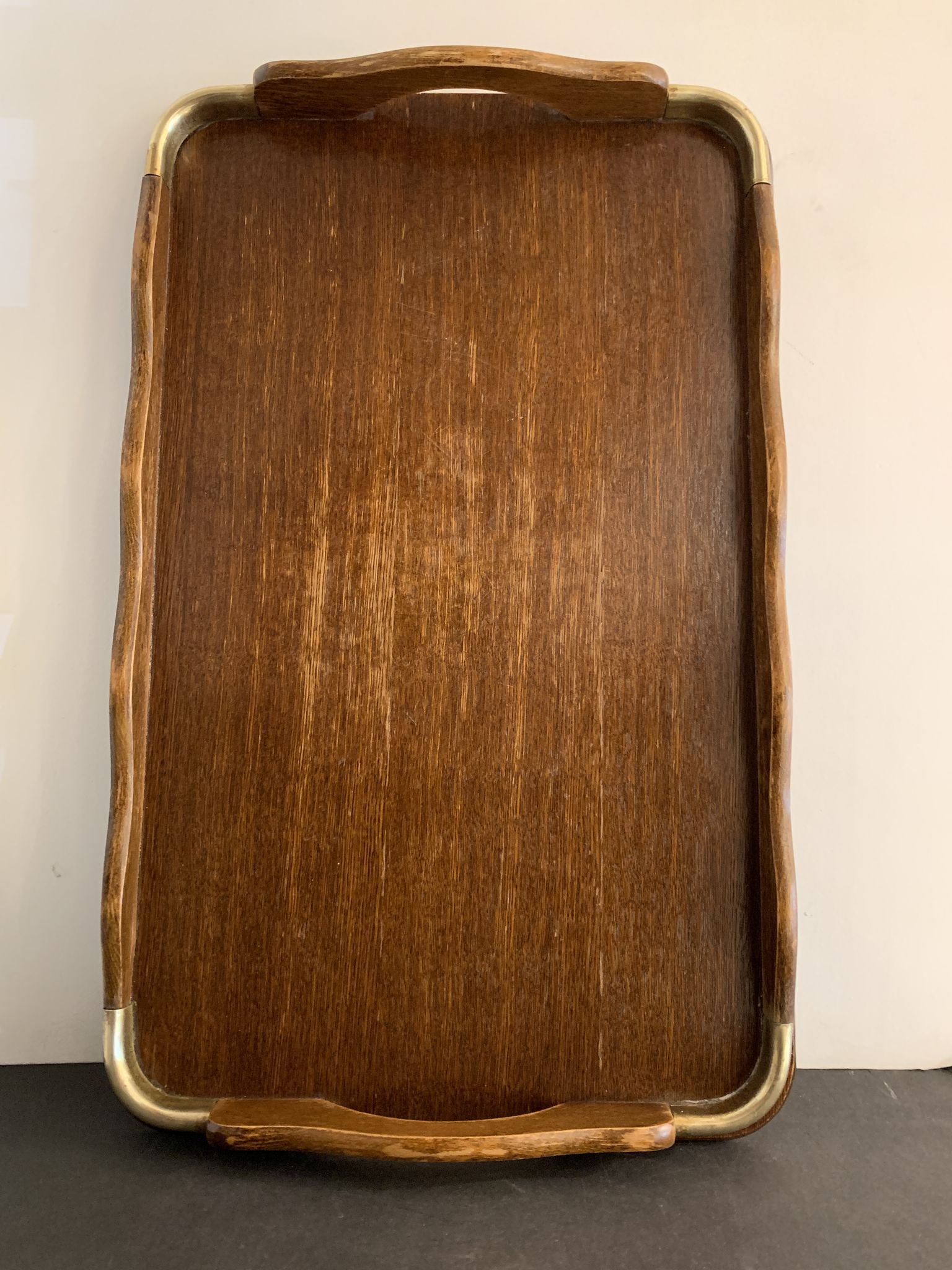 Plateau de service ancien en bois et laiton 61 x 38 cm