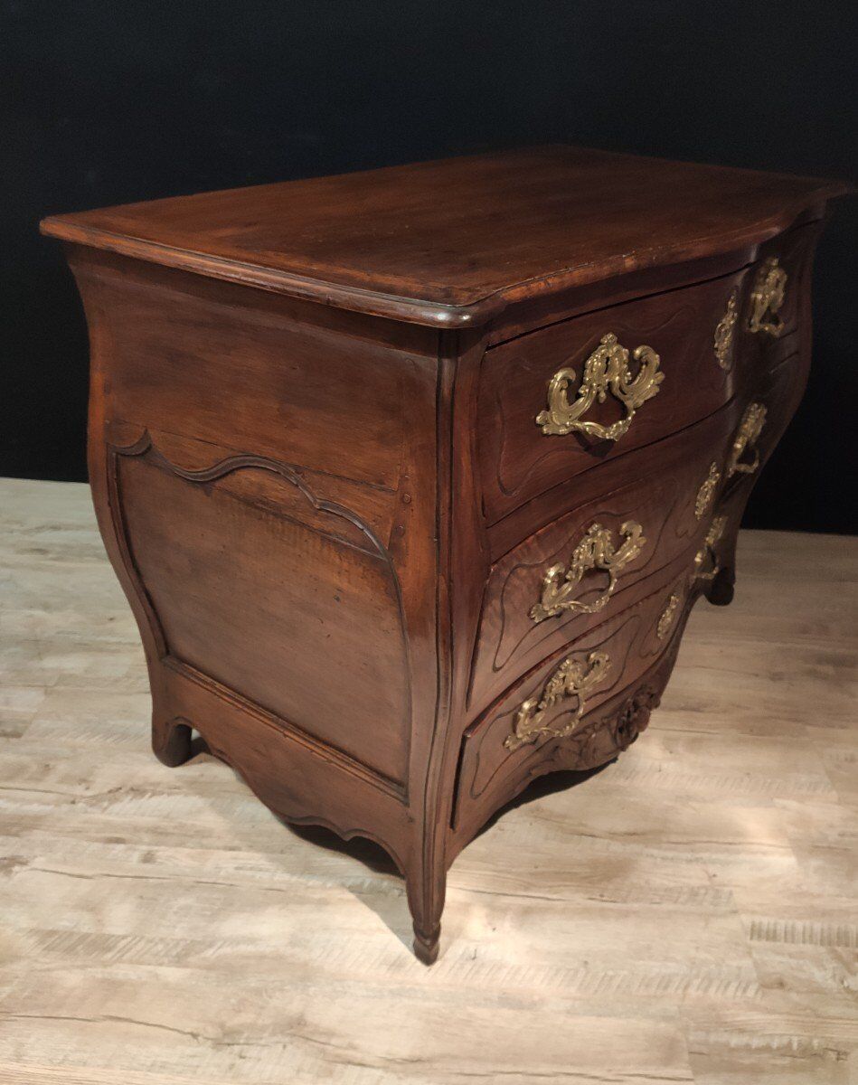 Bordelaise Tomb Commode 18th Century In Walnut