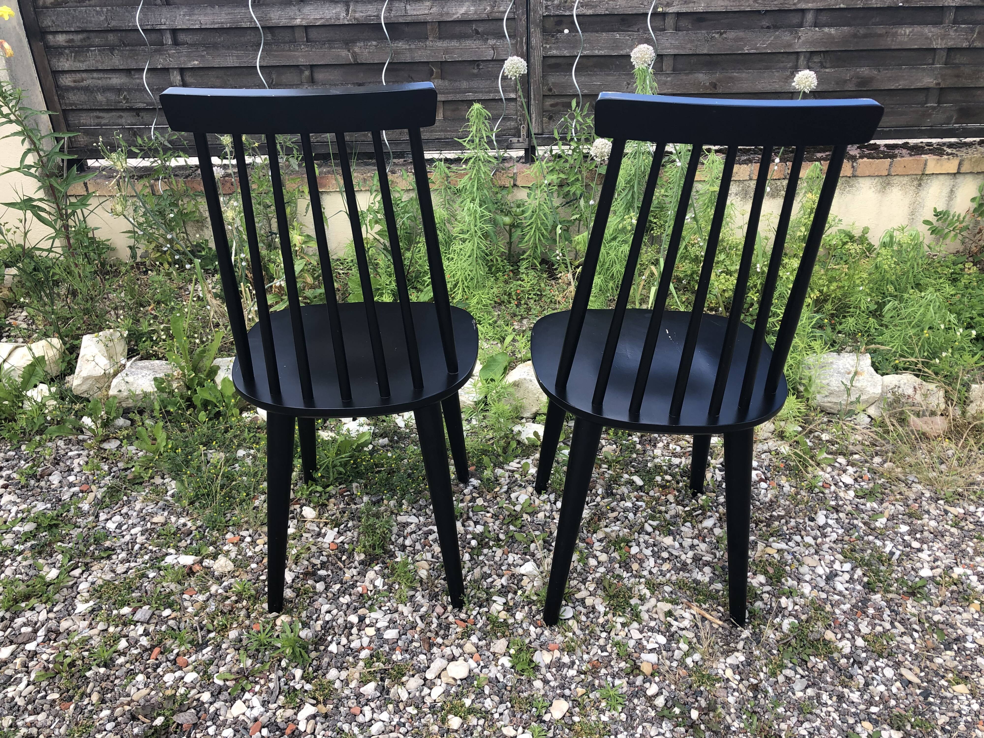 Pair chairs