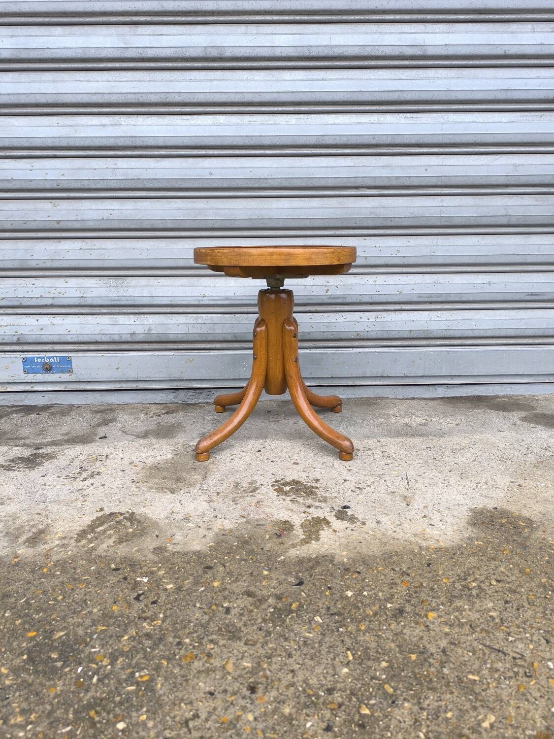 Tabouret en bois courbé réglable