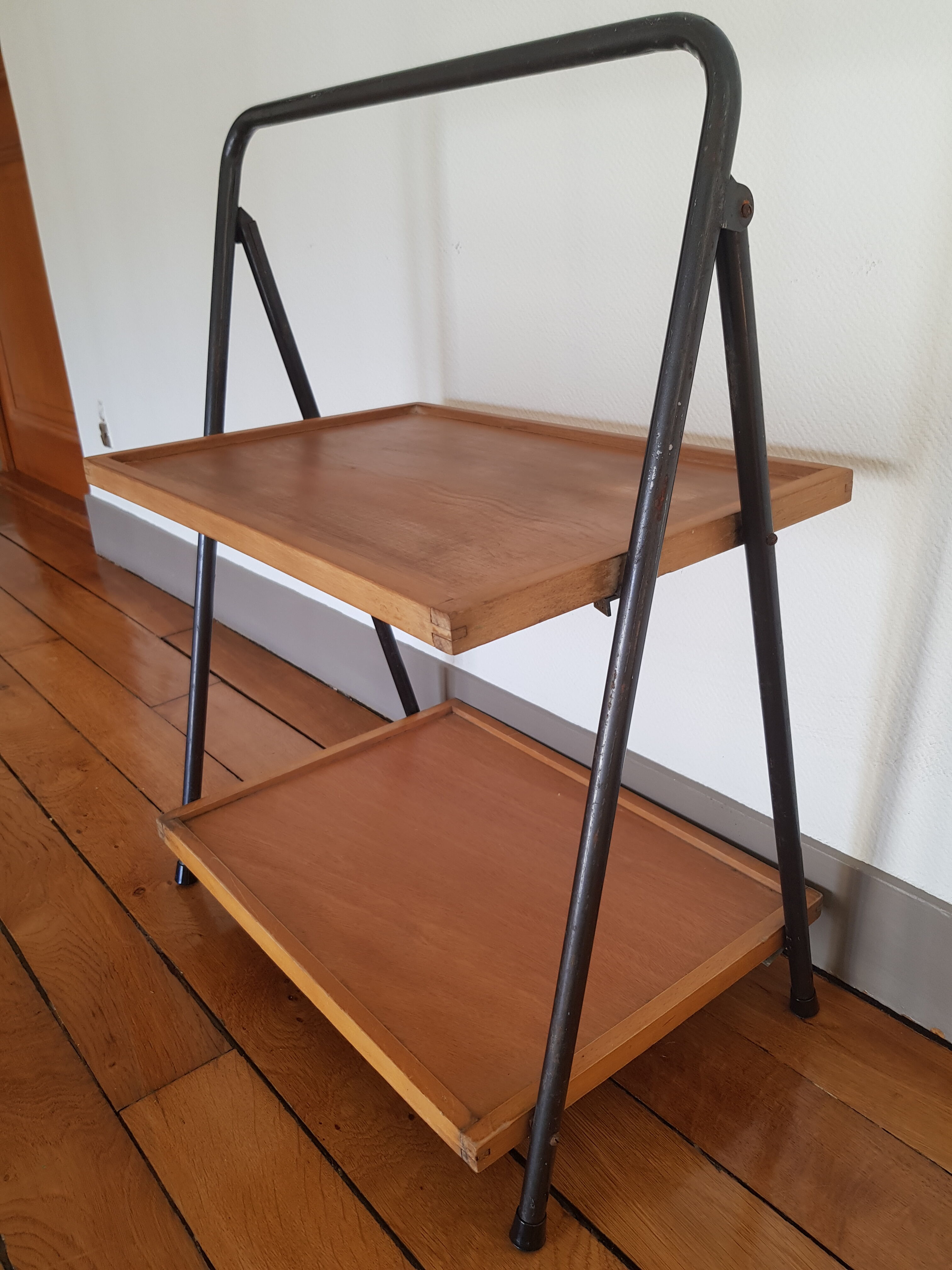 Etagere tubauto