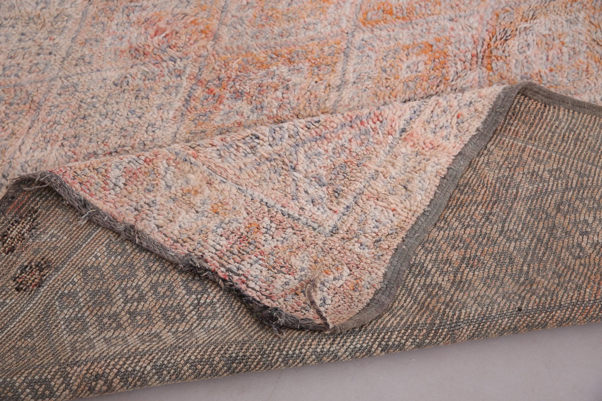Pale Vintage Moroccan Rug 197 x 306 cm, Berber Wool Rug, Handmade Rug Boho