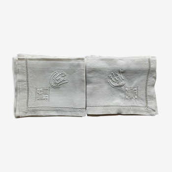 Set de 10 serviettes anciennes art déco en lin blanc brodé GV et de jours échelle