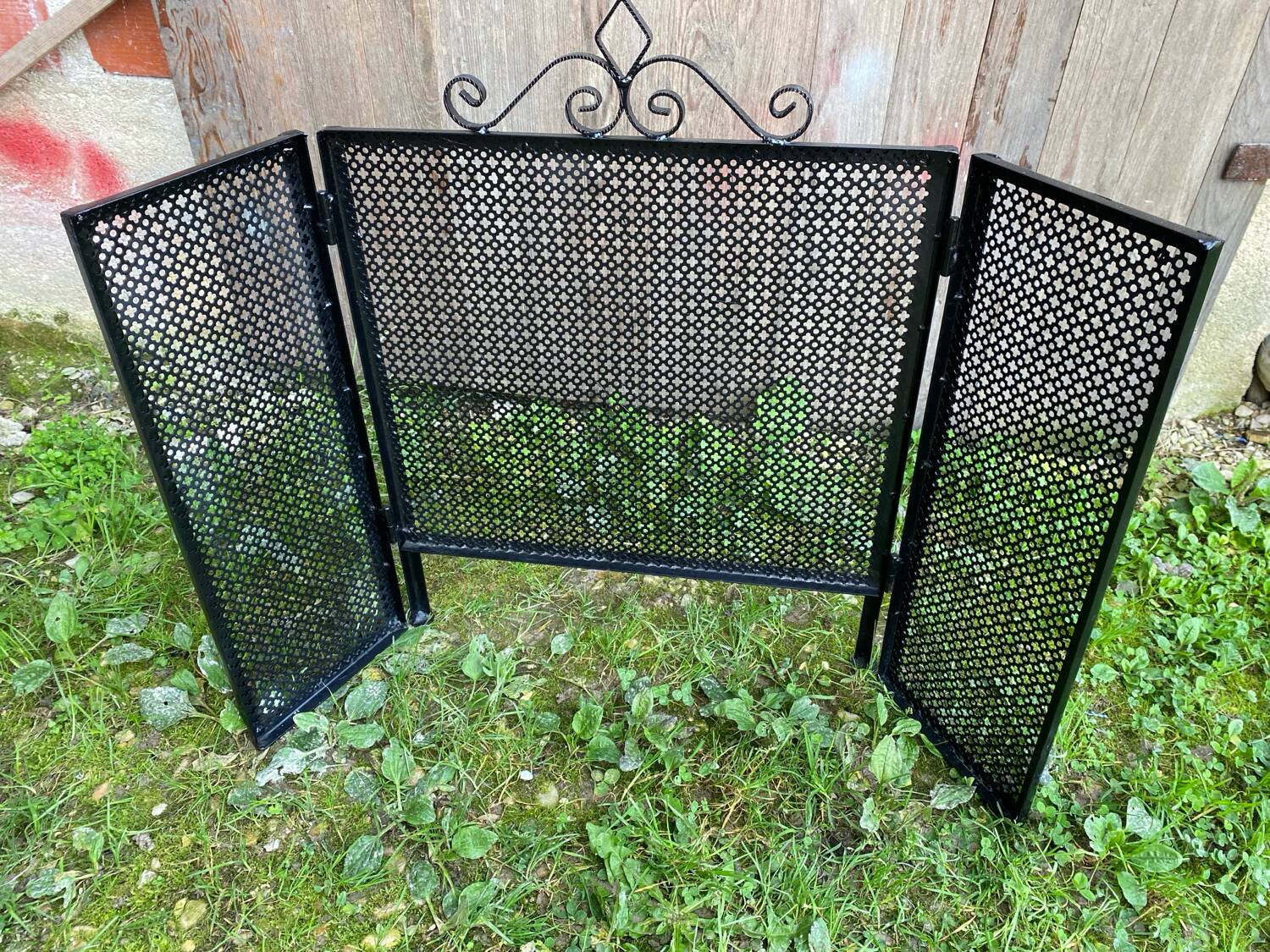 Fireplace screen black metal perforated sheet 3 vintage leaves