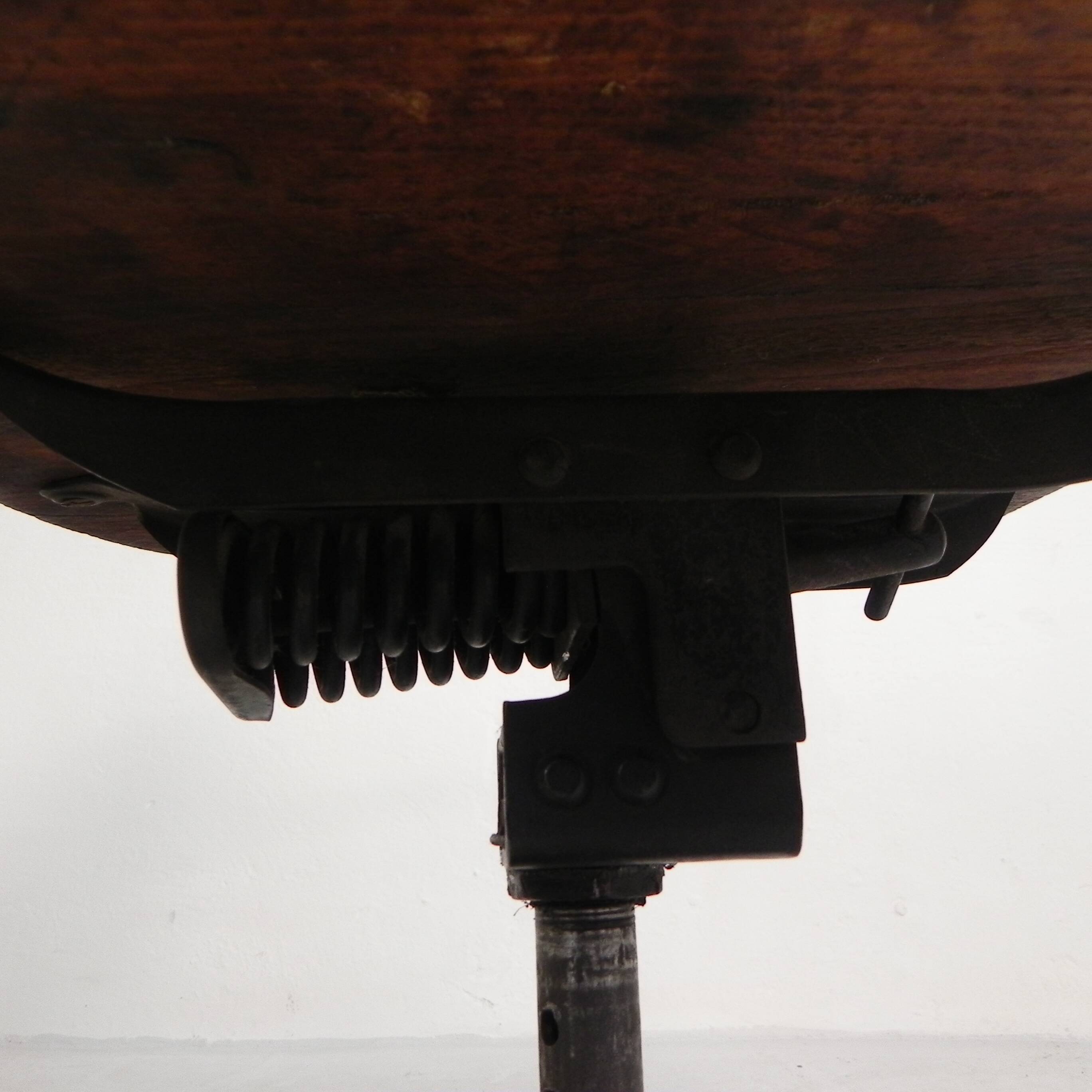 Oak office chair with a spring system and height adjustable, 1930s.