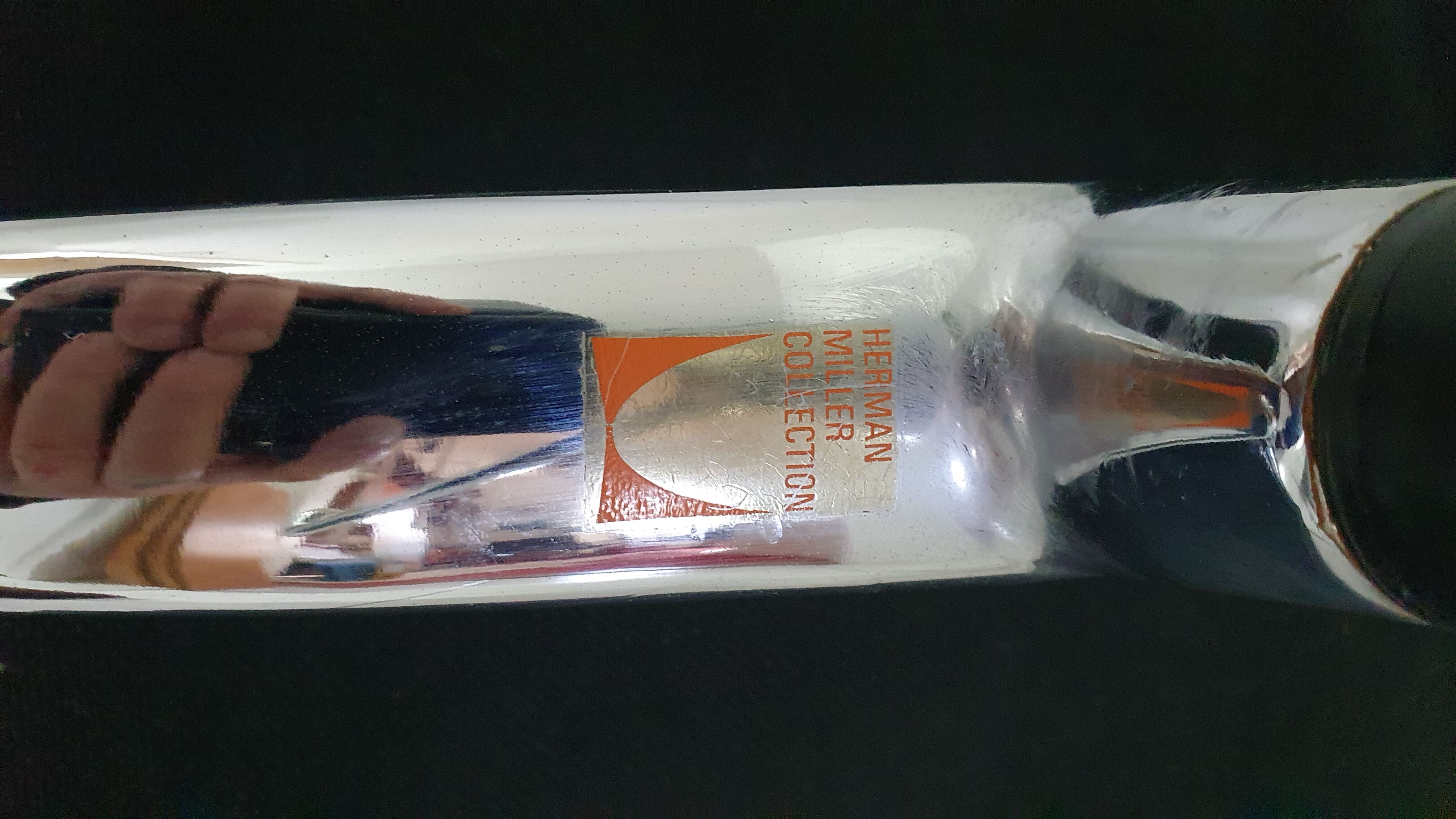 Fauteuil EA208 soft pad Charles et Ray Eames édition Herman Miller