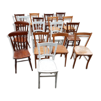 Lot of 17 bistro chairs