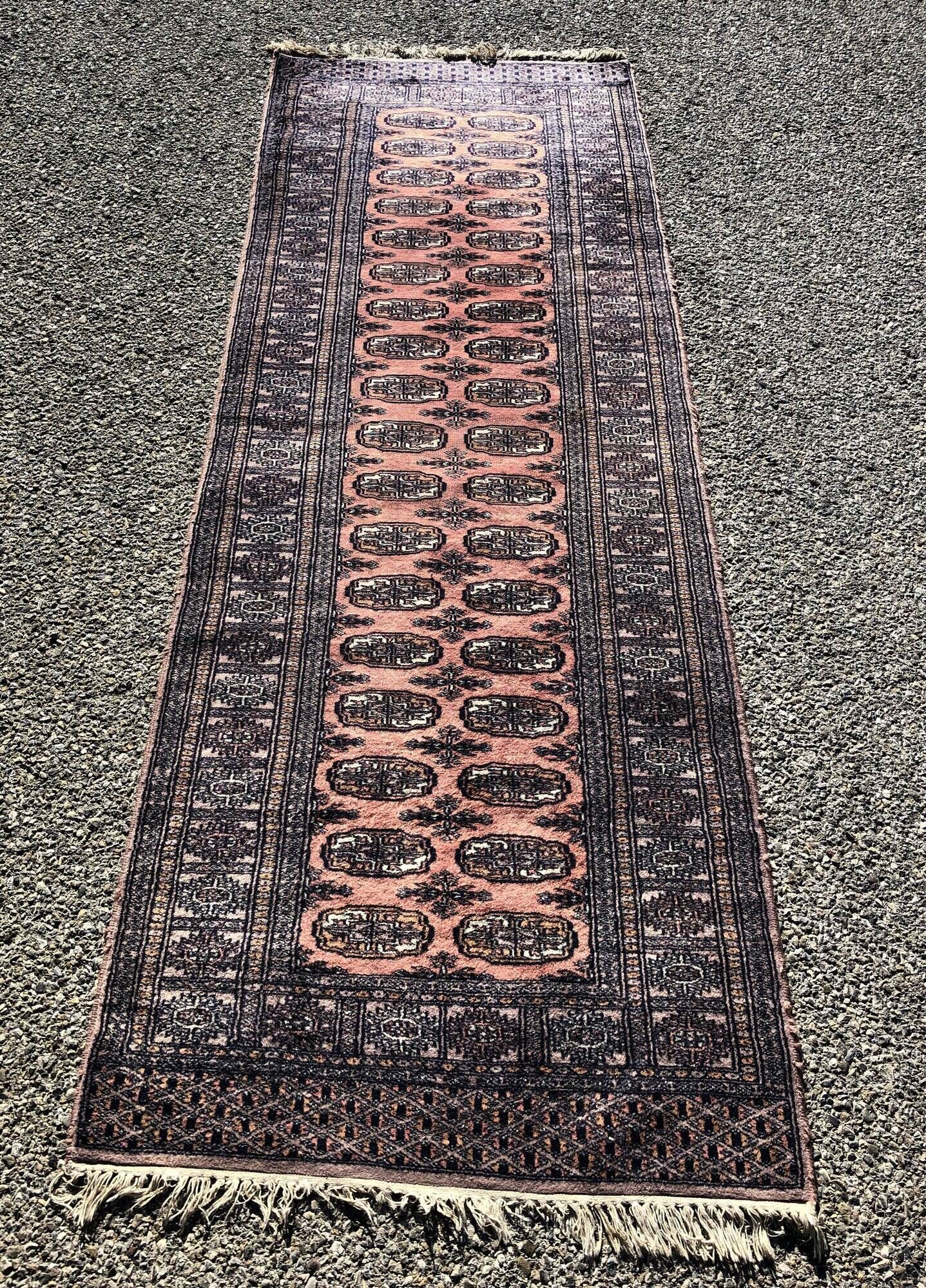 Oriental carpet from Pakistan.: 0.78 X 2.20 meters.