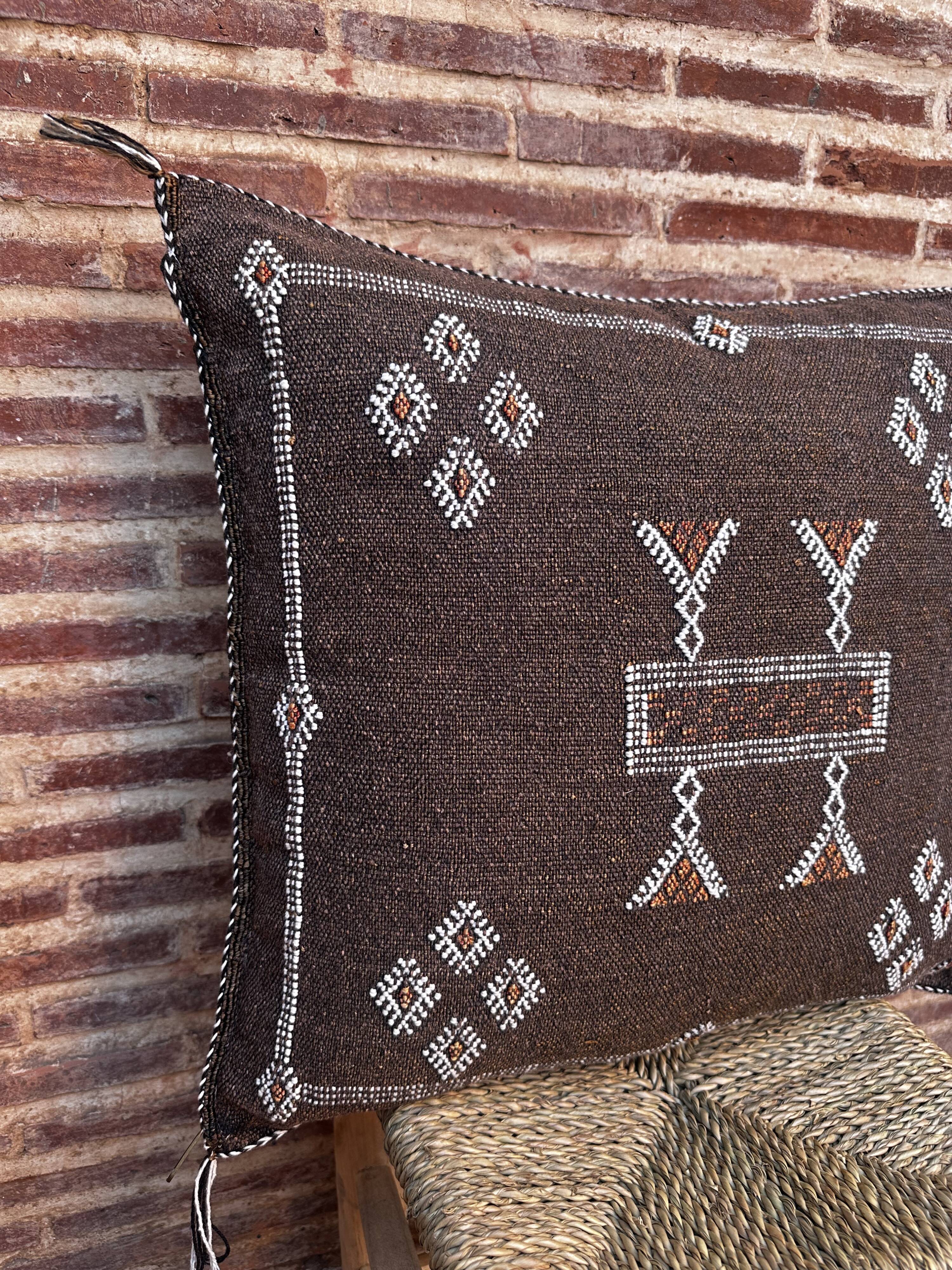 Handwoven cactus silk cushion cover: Berber bohemian cushion