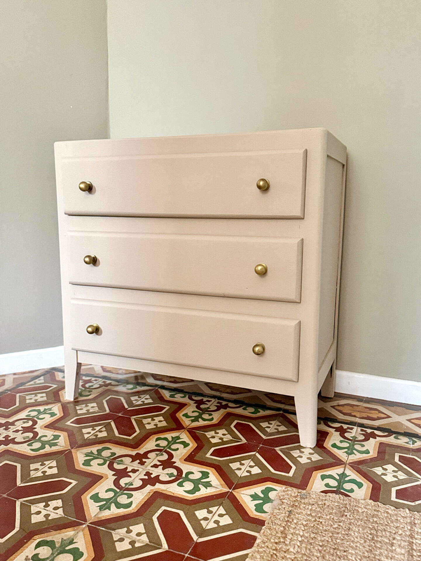 Antique chest of drawers