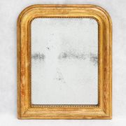 Ensemble de deux petits miroirs Louis-Philippe français dorés rouge du XIXe siècle