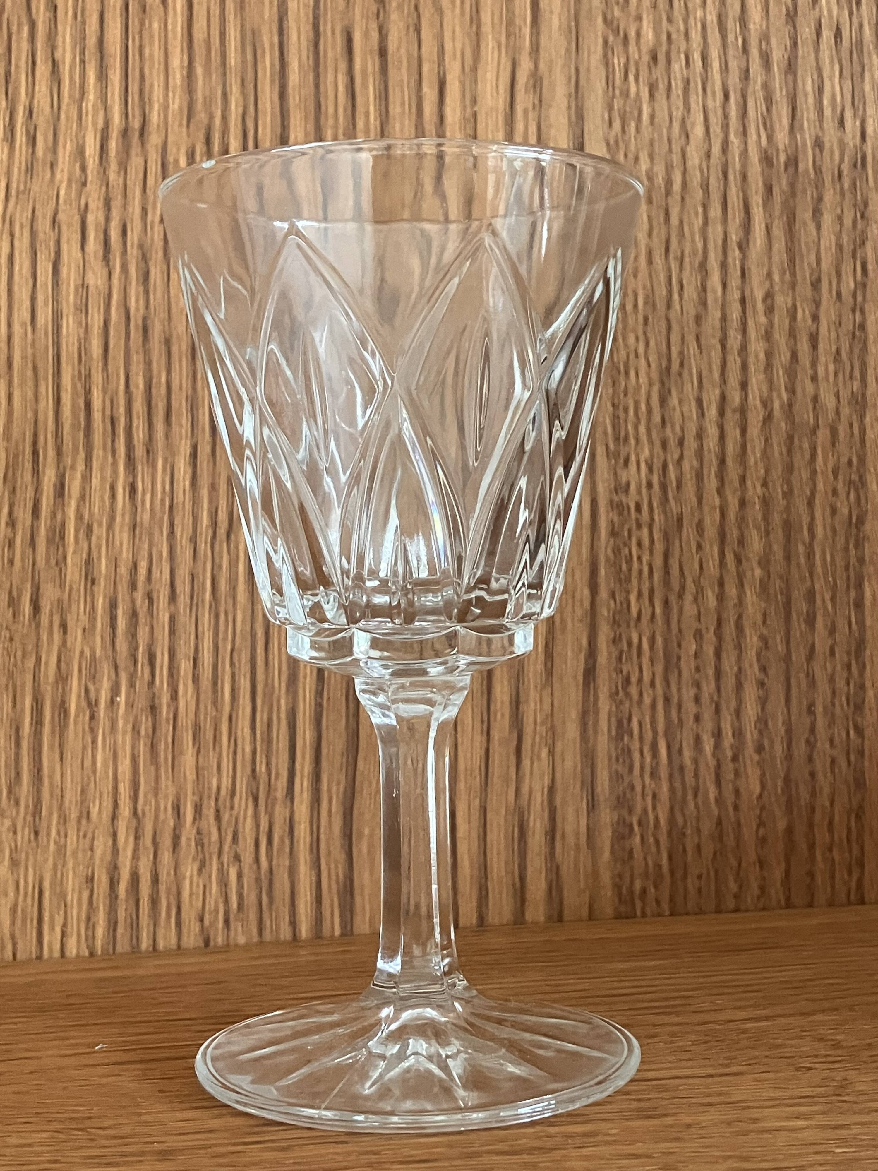 Set of 11 vintage cut glass glasses from Vmc Reims France, model Arlequin.