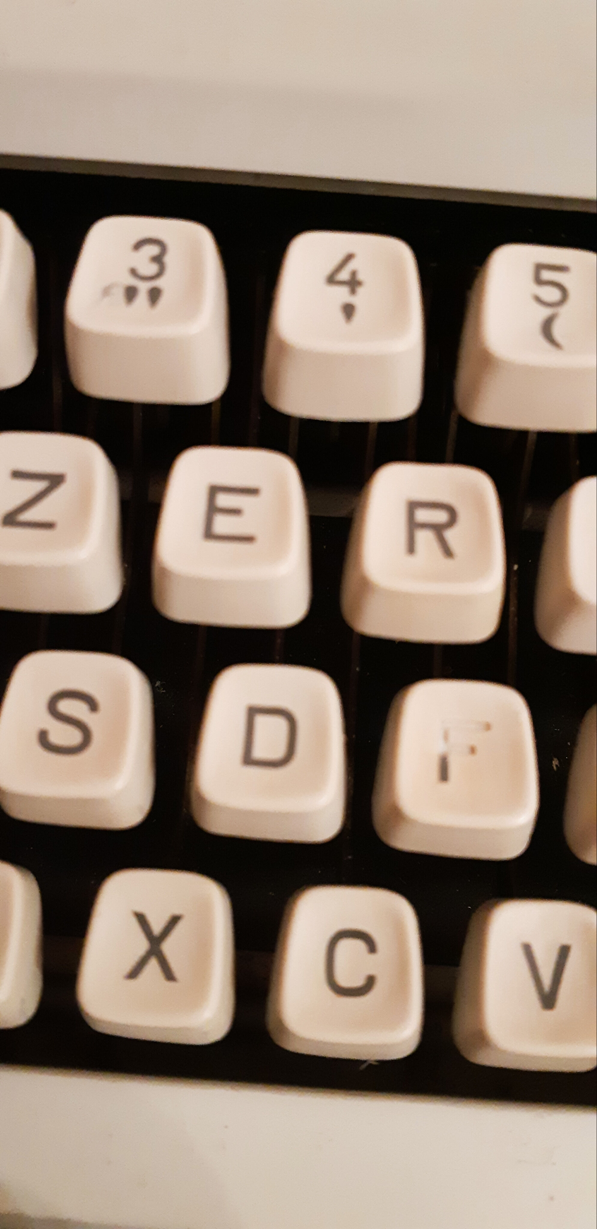 Functional portable typewriter japy message