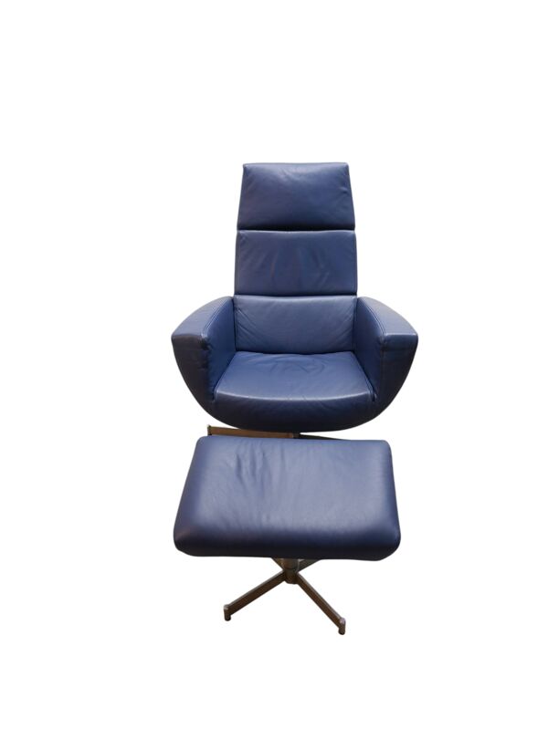 Fauteuil en cuir avec repose-pieds